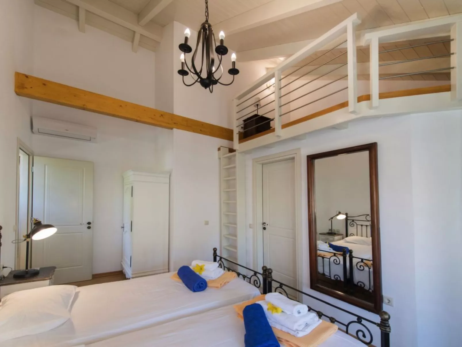 "Casa Piccola" mit Blick auf das Wasser - Image-tags.info