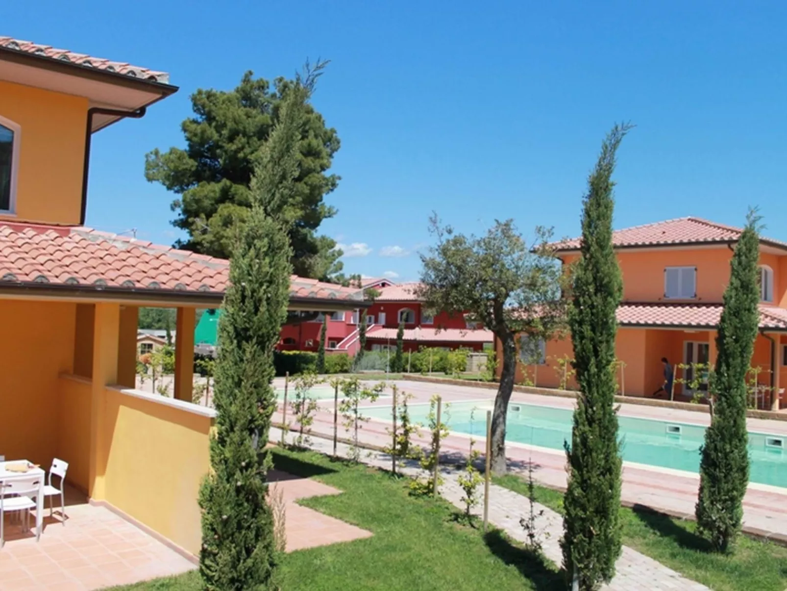 Unterkunft in einer Residenz, in der Nähe des Meeres, Schwimmbad - Buiten