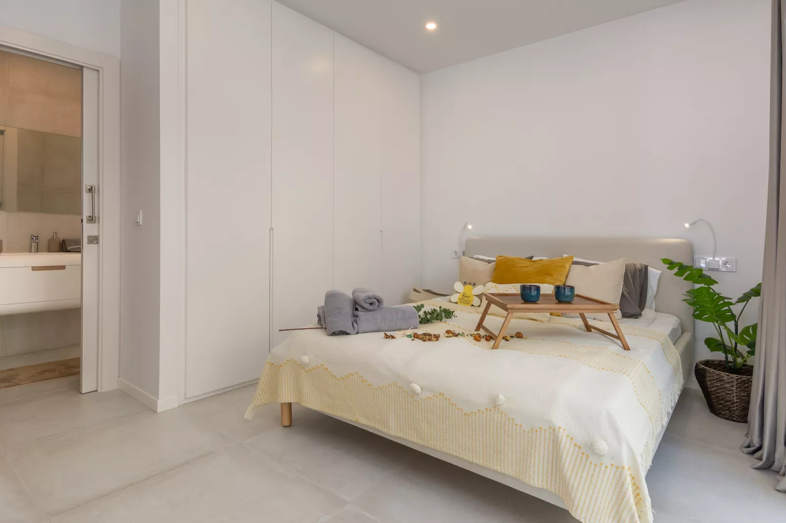 Modern Villa with Private Pool & Rooftop Terrace - Slaapkamer