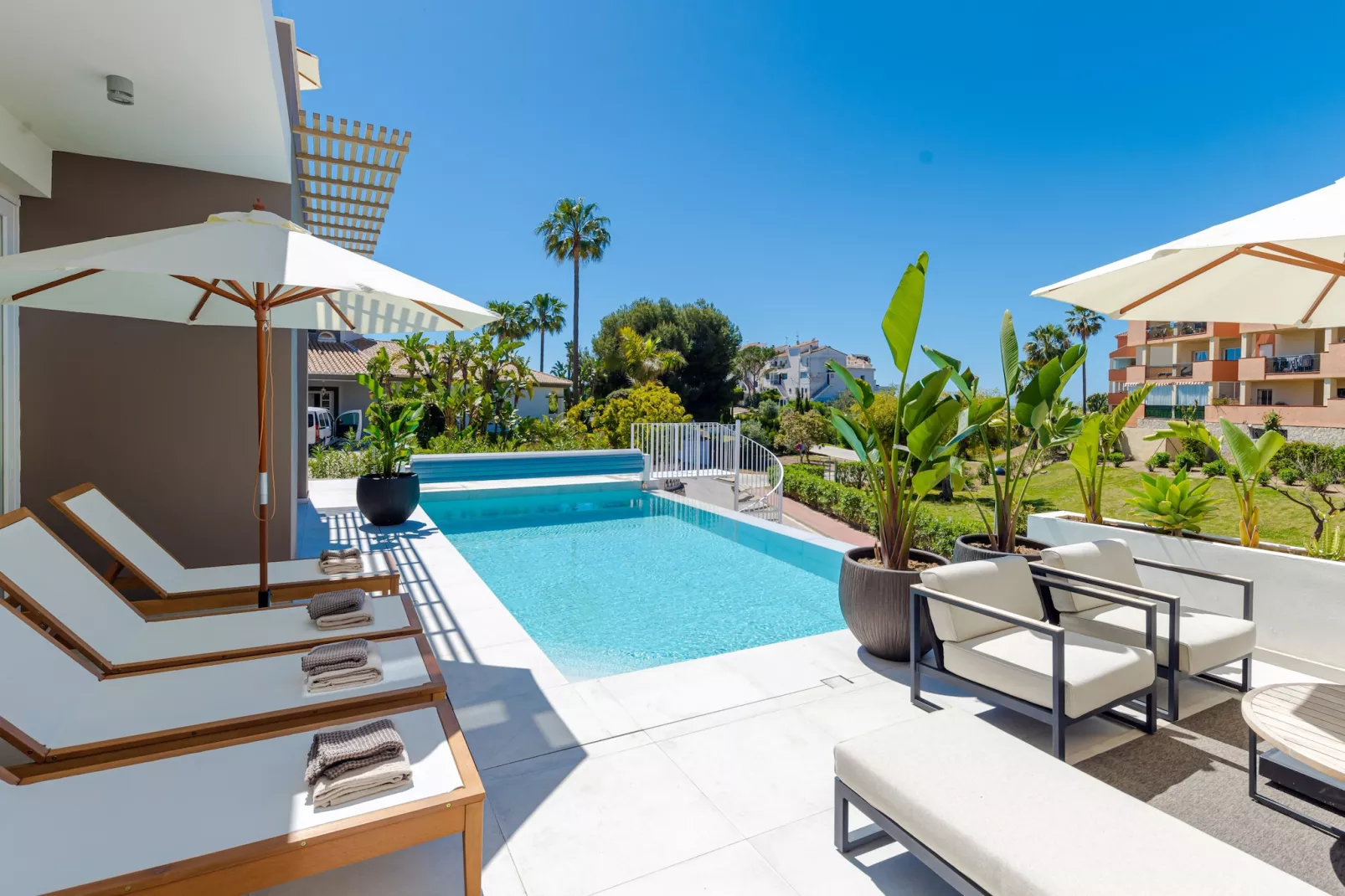 Unique & Luxurious Villa with Heated Pool! - Zwembad