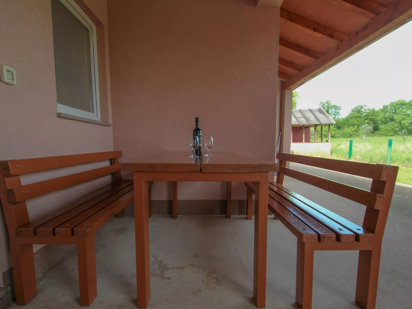 Mit Terrasse für 4 Personen - Buiten