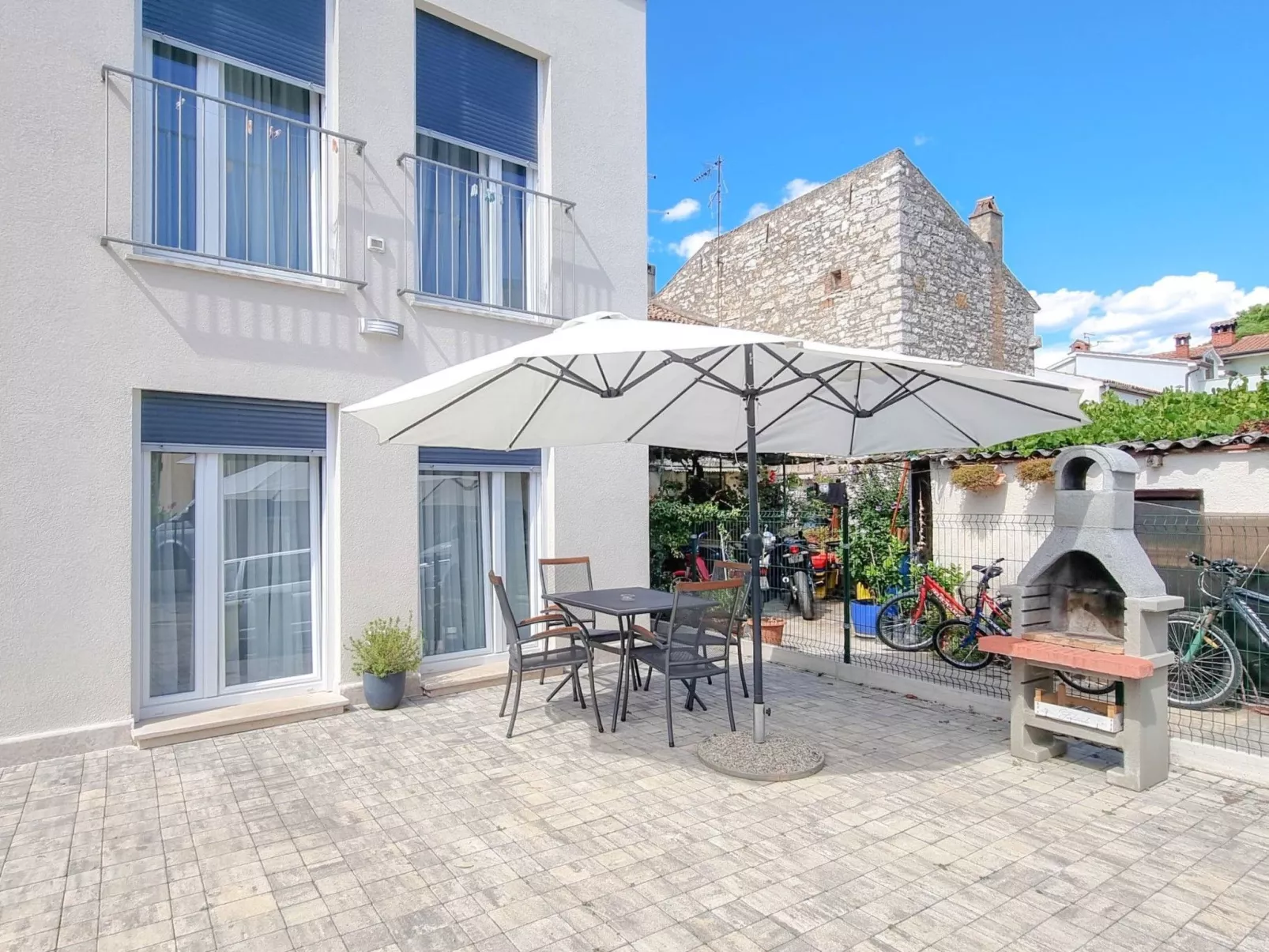 Für 4 Personen ca. 40 m&sup2; in Novigrad, Adriaküste Kroatien (Westküste von I - Buiten