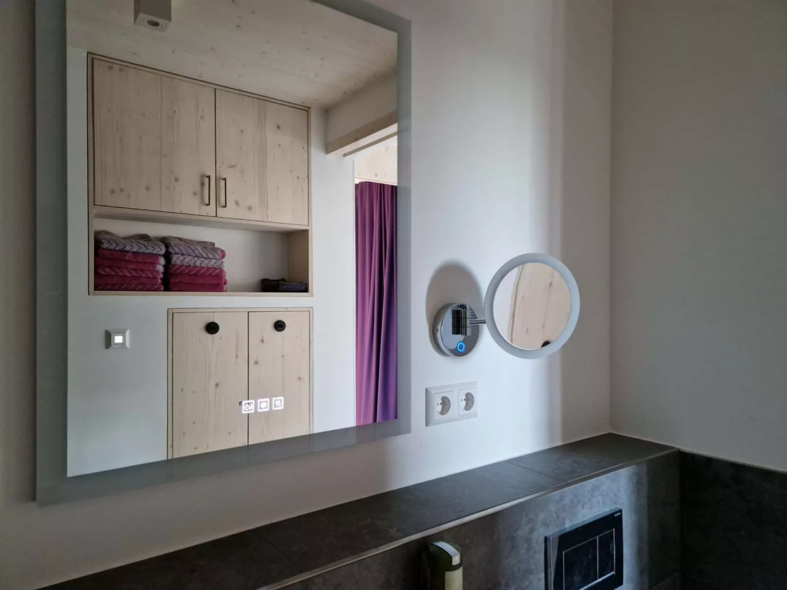 Tinyhaus Adam - Binnen