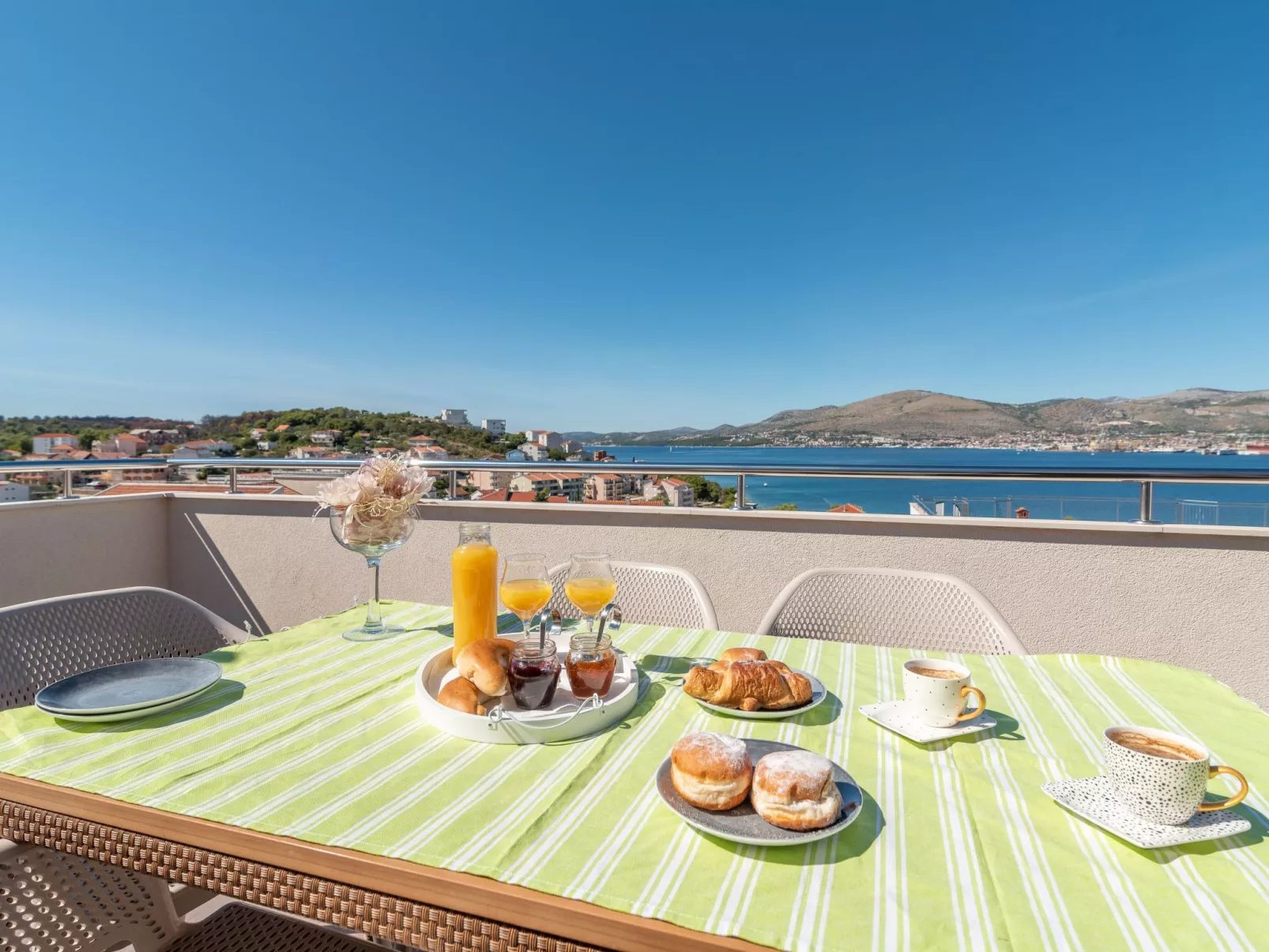 Moderne Ferienwohnung mit Gartennutzung, einem g - Image-tags.info