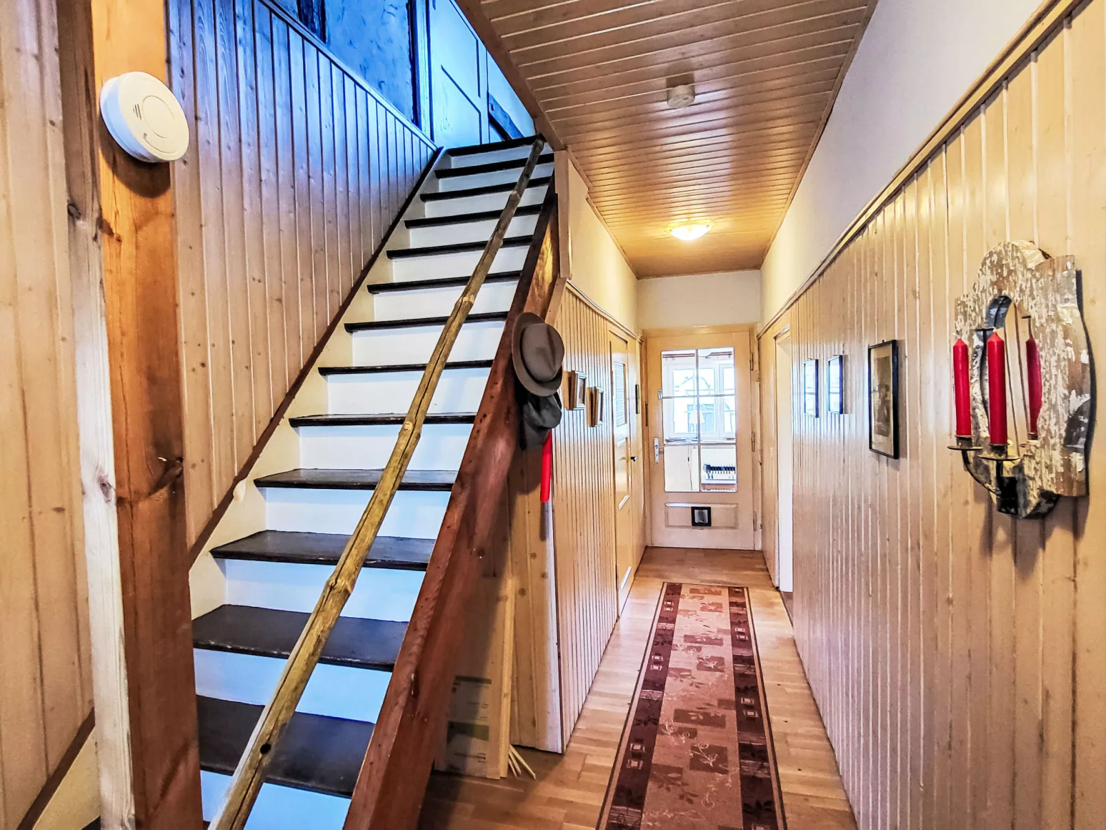 Mit großem eingezäunten Garten - Binnen