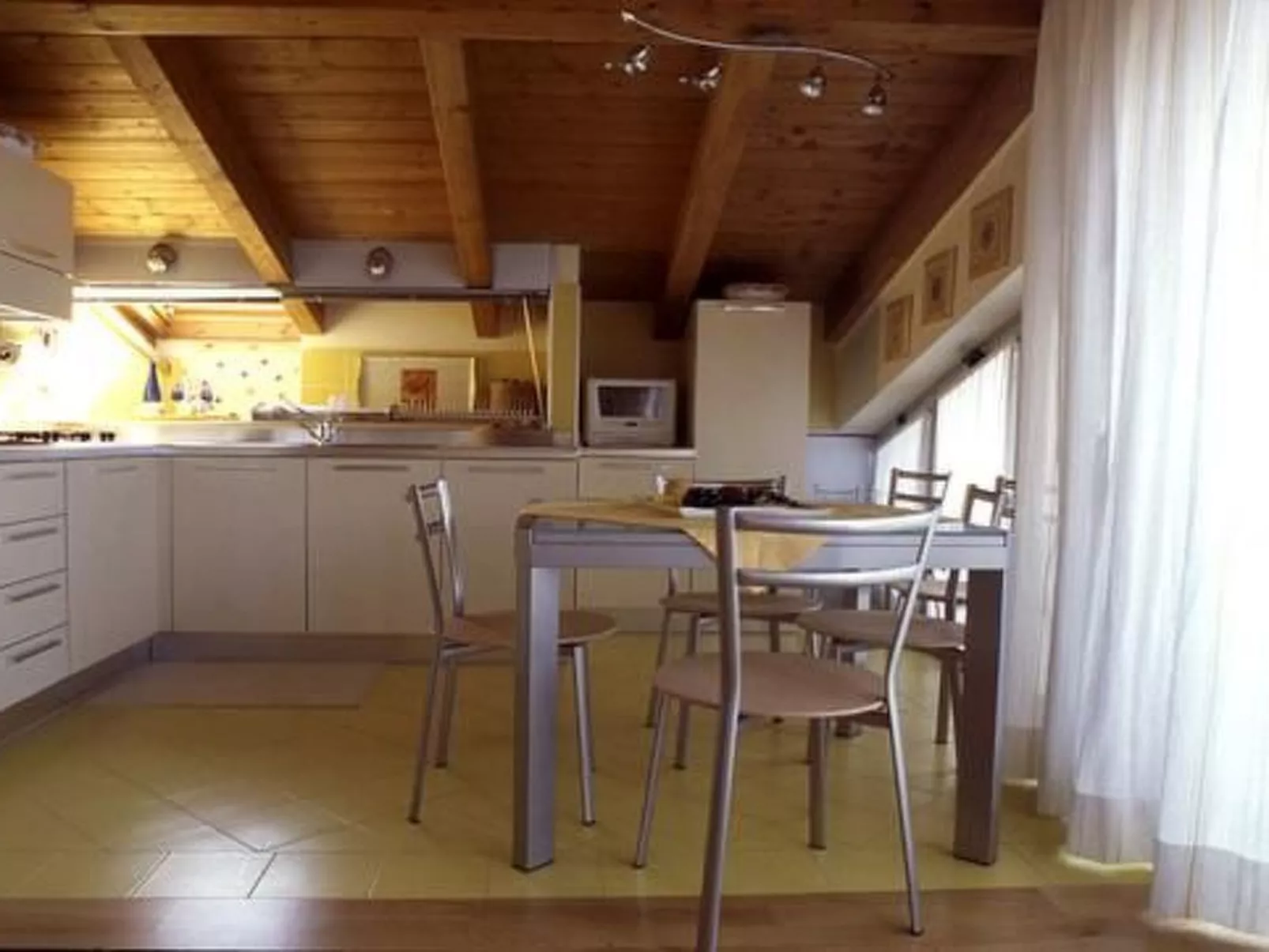 Drei-Zimmer-Wohnung mit Panoramablick - Binnen