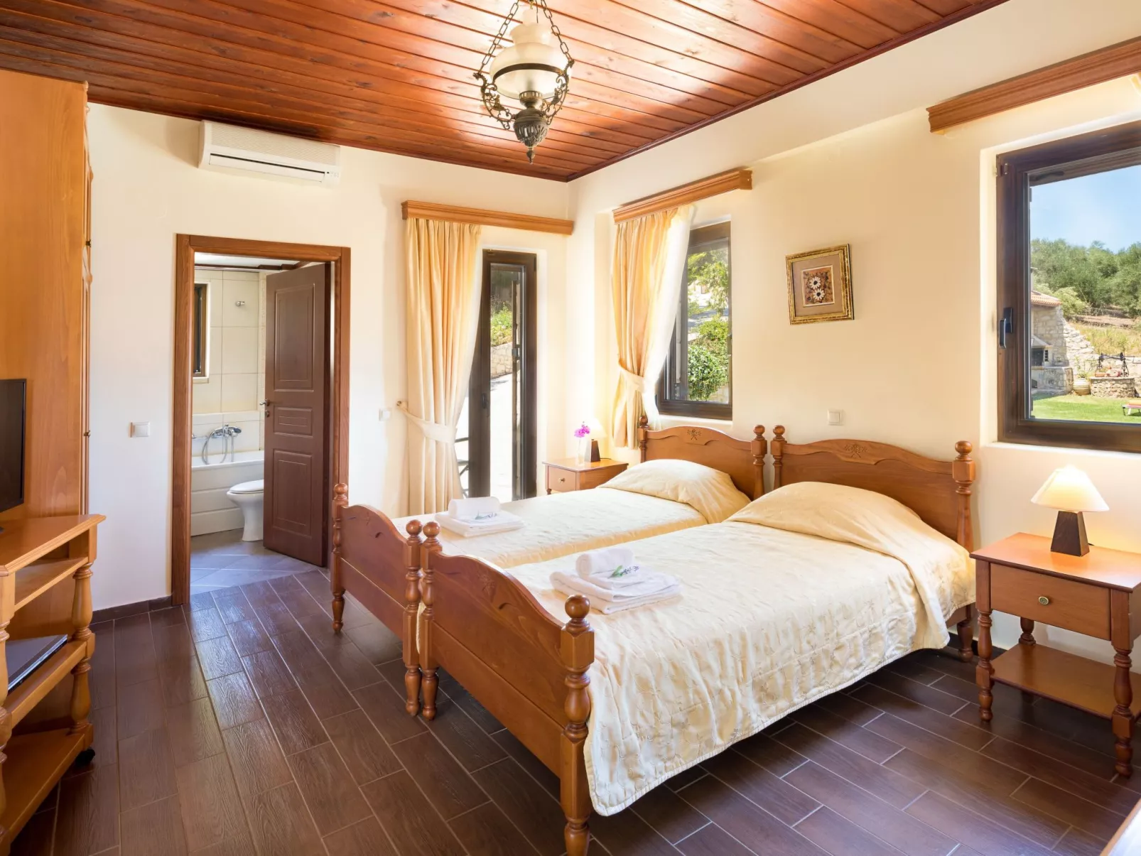 Familienvilla mit privatem Pool und Kinderbereich - Binnen