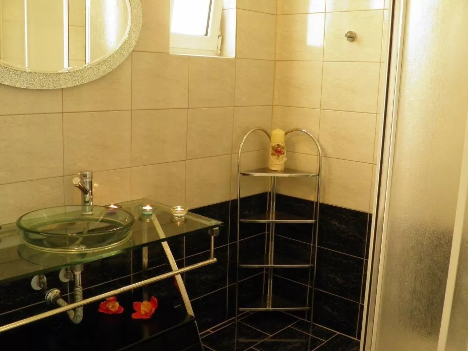 Sehr geräumiges Apartment mit eigenem Pool und Whirlpool - Binnen