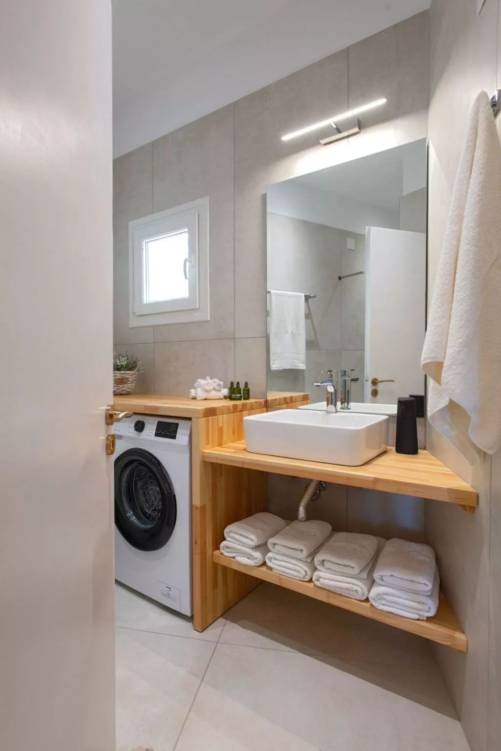 Zwei-Zimmer-Wohnung mit atemberaubender Aussicht - Binnen