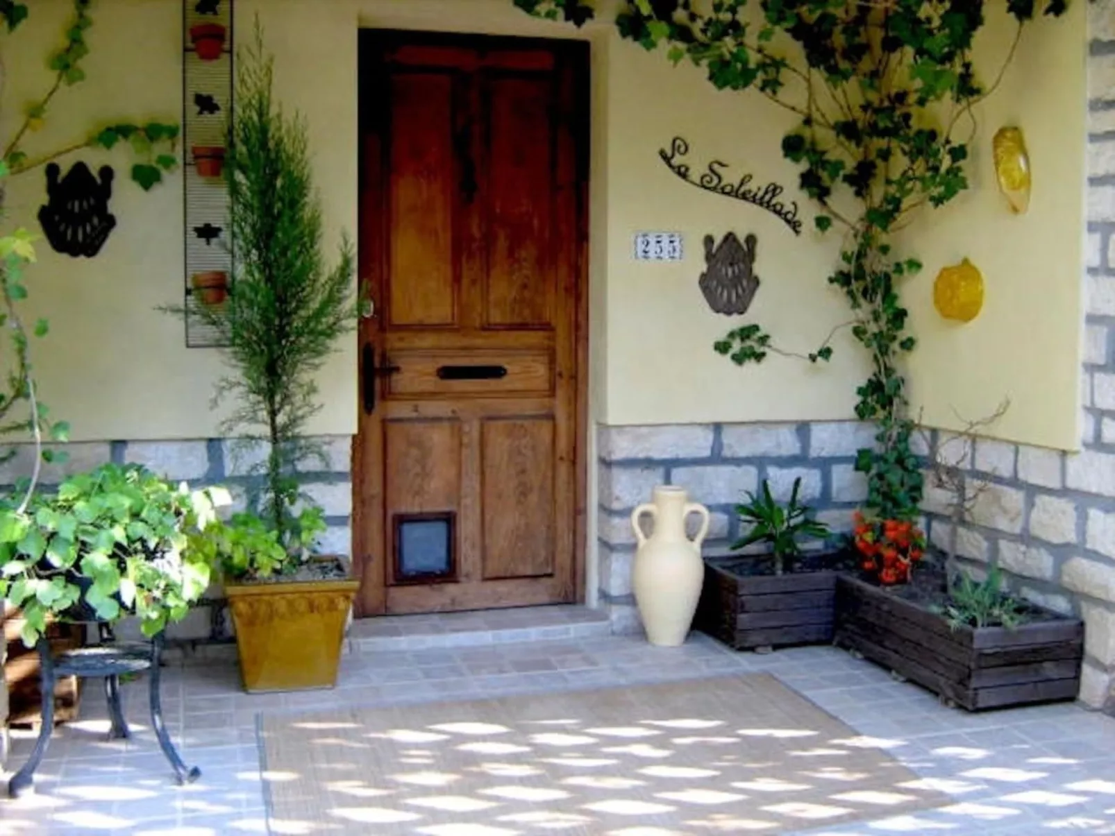 La Soleillade apt mit exklusiver Nutzung des großen Pools - Buiten