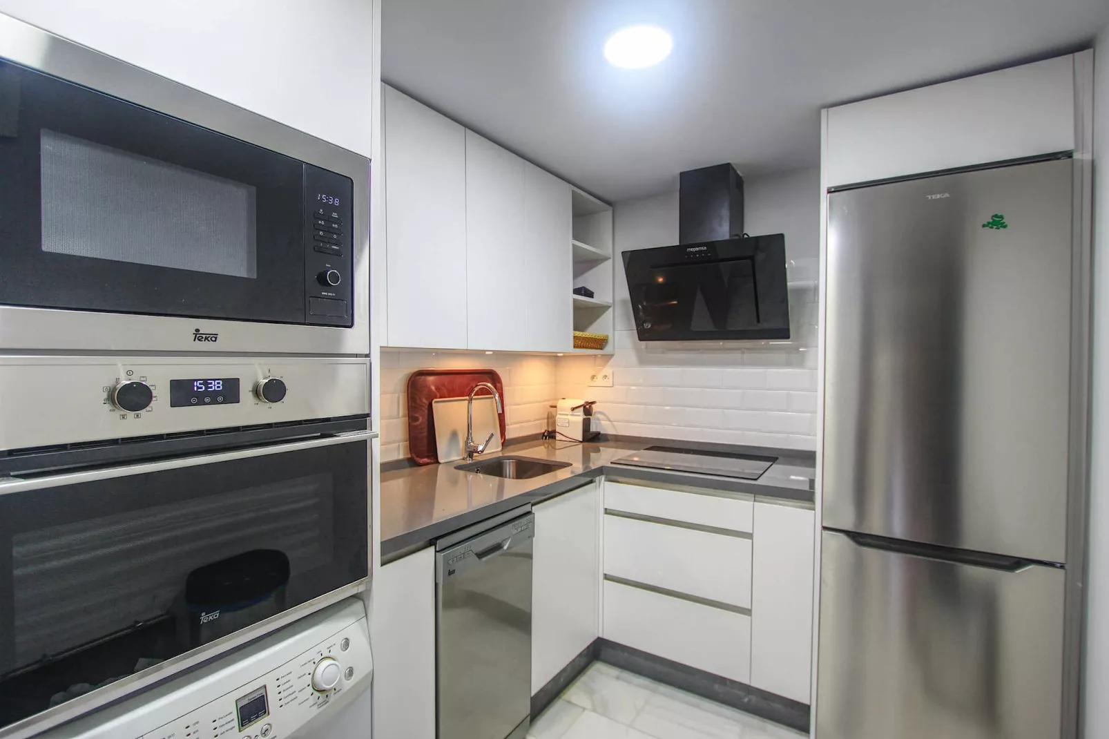 1079 - FRONTLINE PUERTO BANUS APARTMENT - Keuken