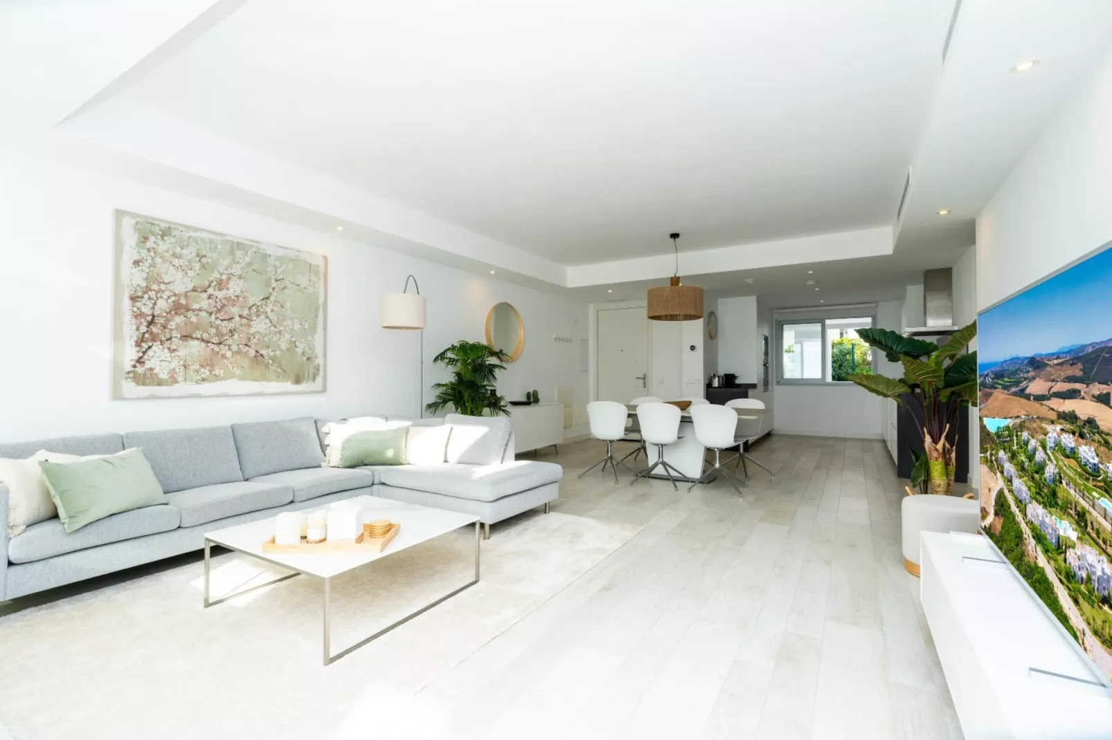 Elegant 2-Bedroom Apartment | Alcazaba Lagoon 1112 - Woonkamer