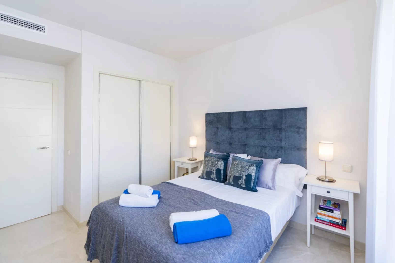 Modern 2-Bedroom Apartment - Alcazaba Lagoon (411) - Slaapkamer