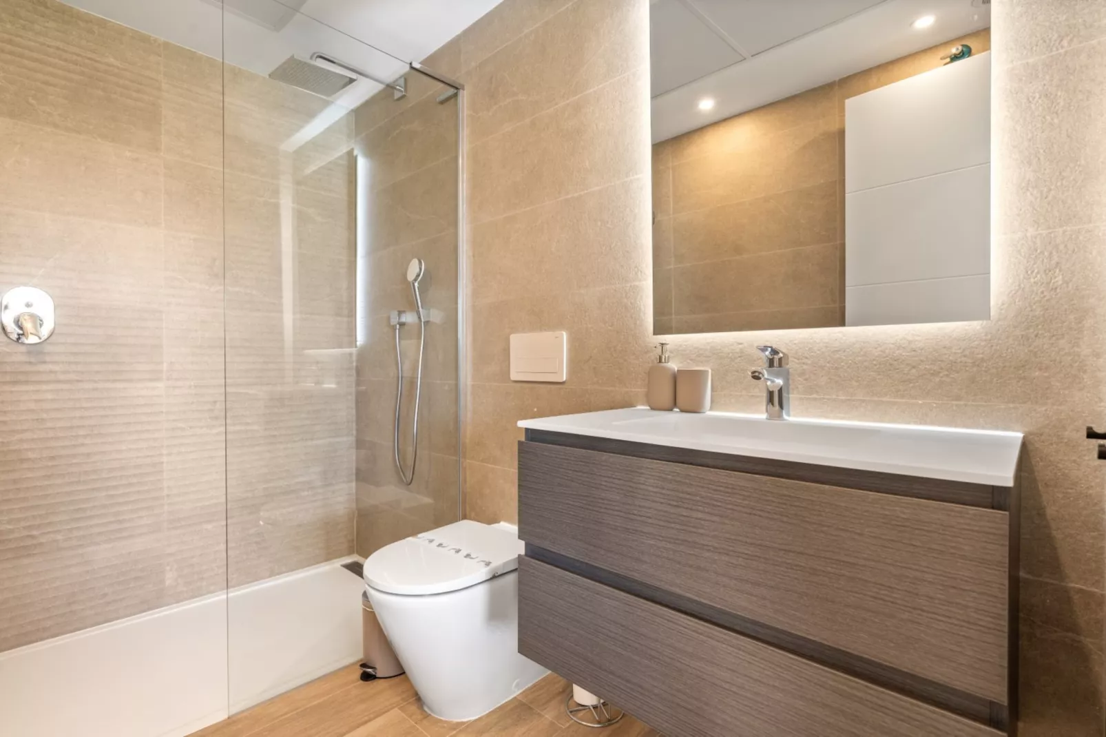 Stylish 2-Bed Apartment - ALCAZABA LAGOON (2115) - Badkamer
