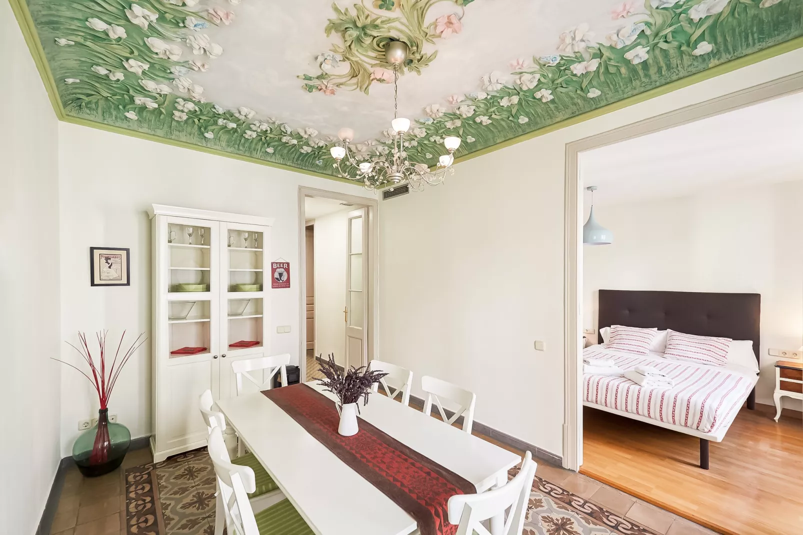 Rambla Paris Apartment - Eetkamer