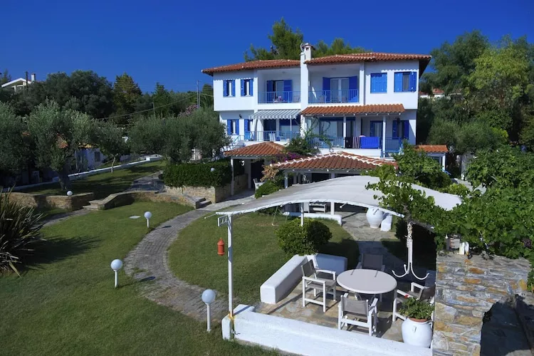 Holiday residence Acrotel Athena Villas, Elia Beach-1-bedroom-apartment ground floor - Buitenkant zomer