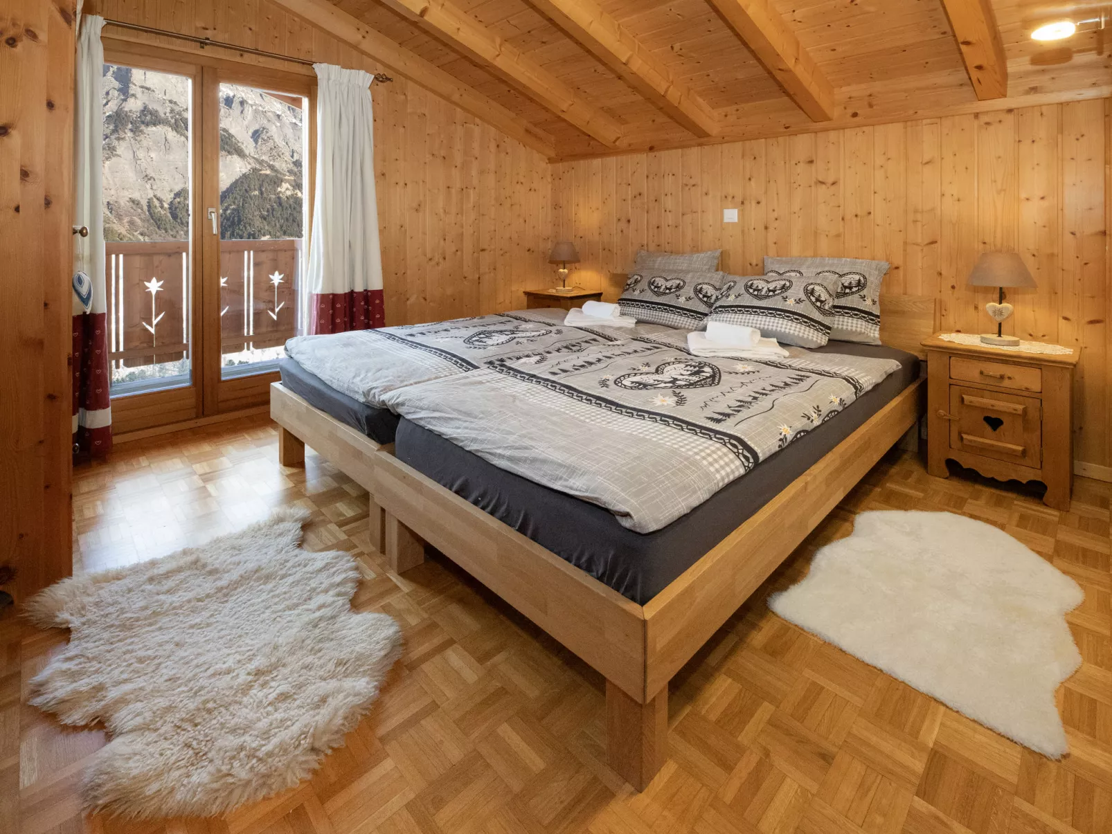 Ecureuil noir - Binnen