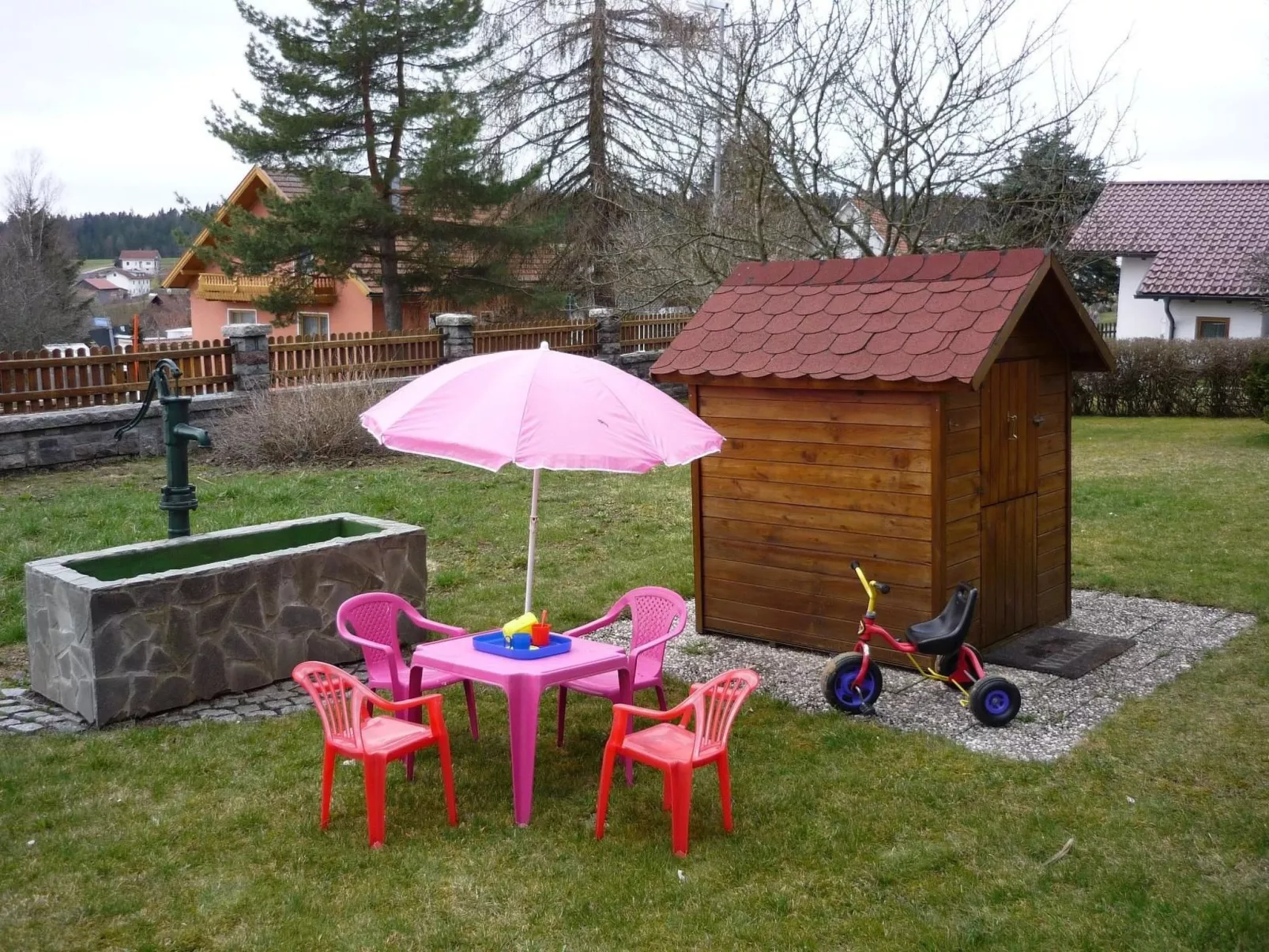 Moderne Ferienwohnung mit Gartennutzung - Buiten