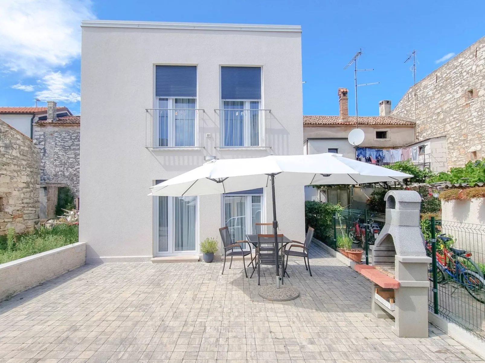 Für 4 Personen ca. 40 m&sup2; in Novigrad, Adriaküste Kroatien (Westküste von I - Buiten