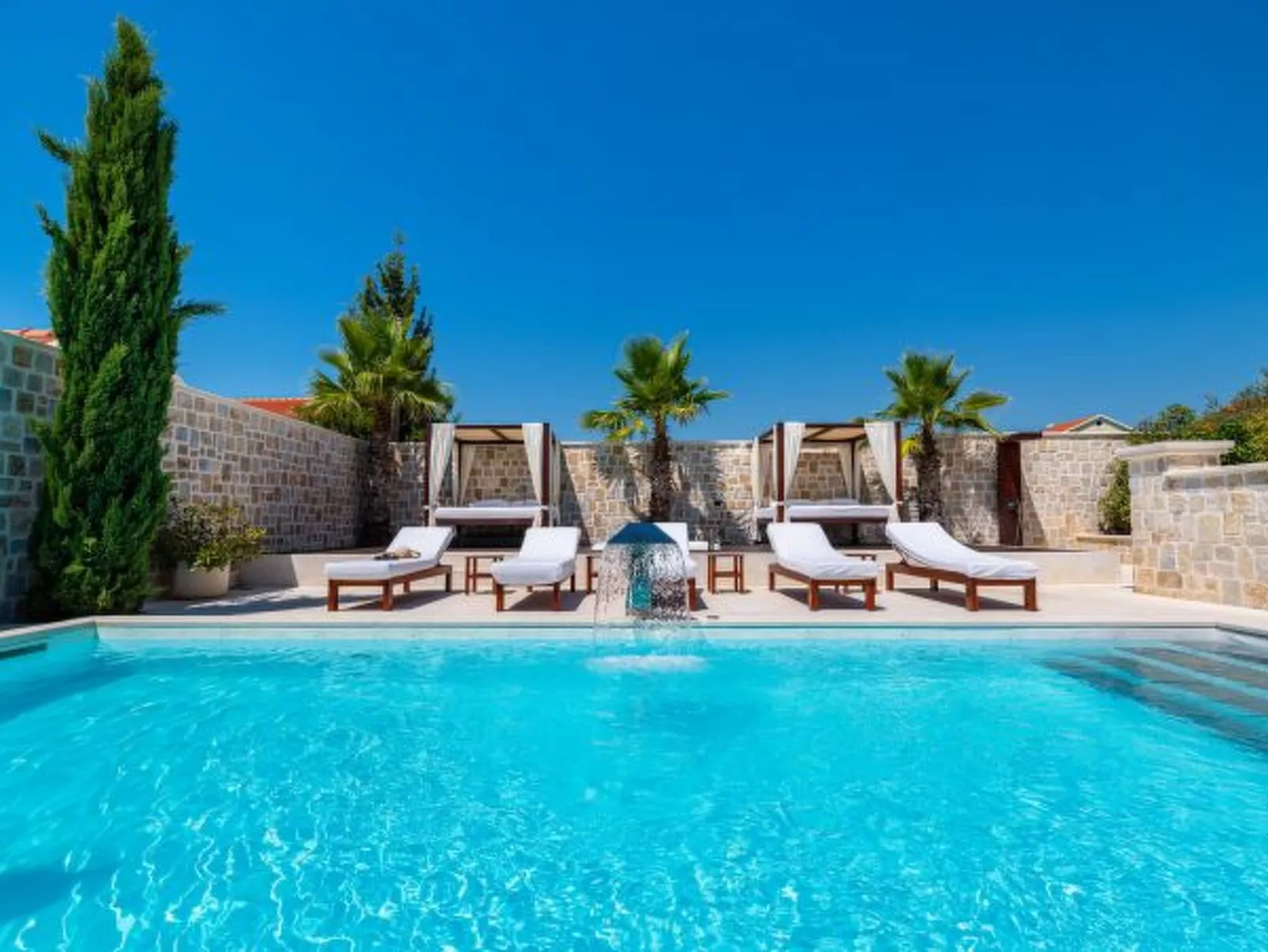 Villa Nena with heated pool, jacuzzi and sauna - Image-tags.info