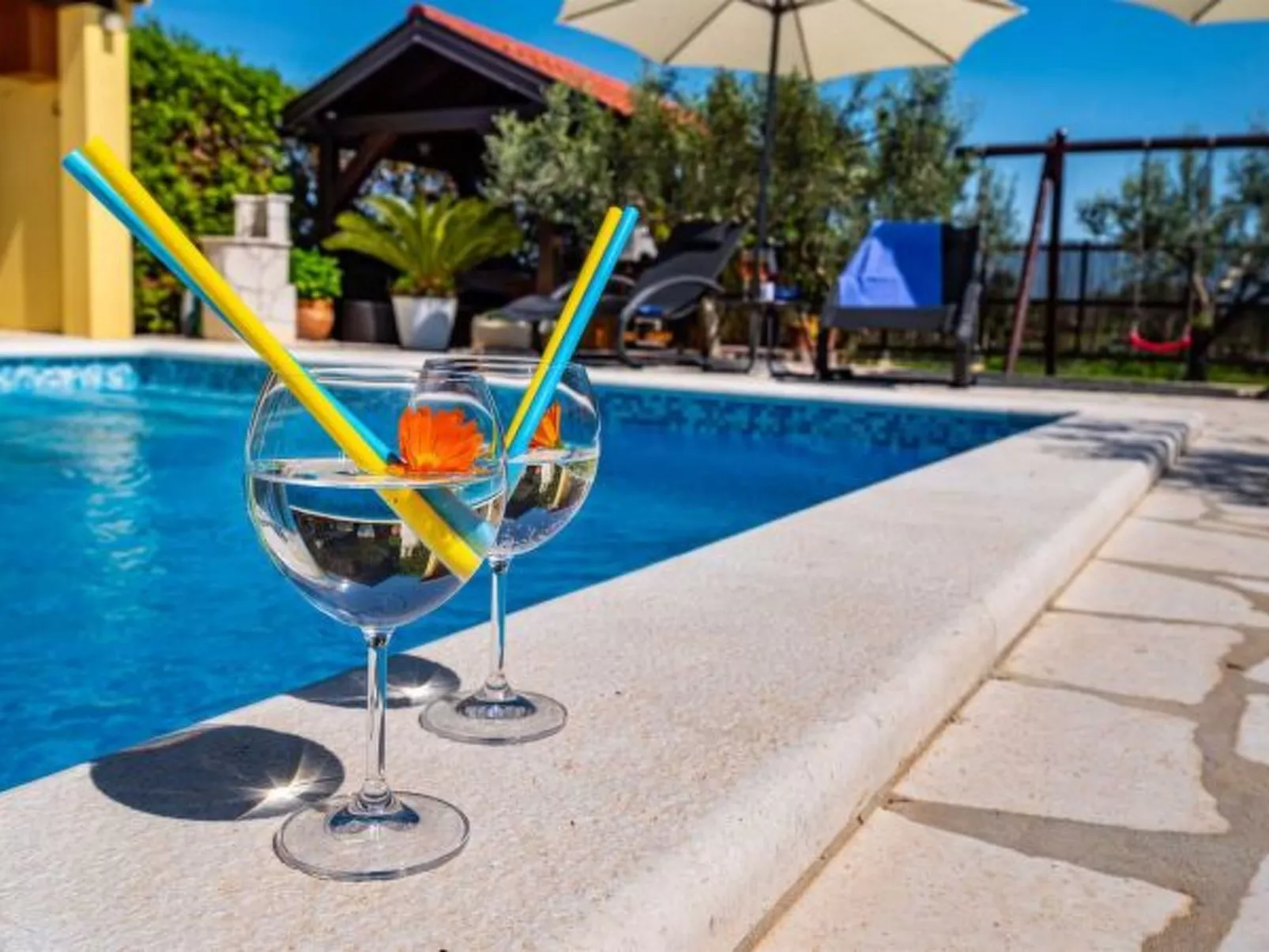 Apartment house Simoni with pool - Image-tags.info