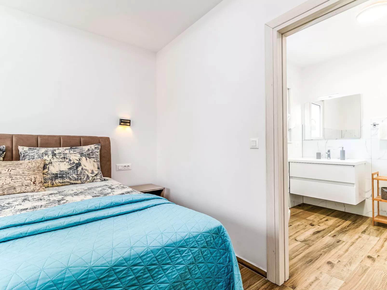 Ria with heated pool - Binnen