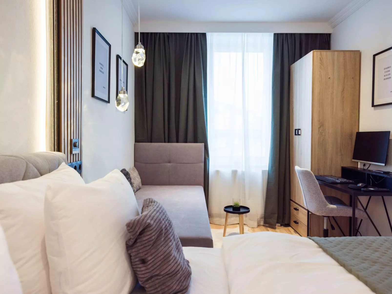 Schiller Apartment im Zentrum von Hof. Küche, Parkplatz, 250MBit Wlan - Binnen