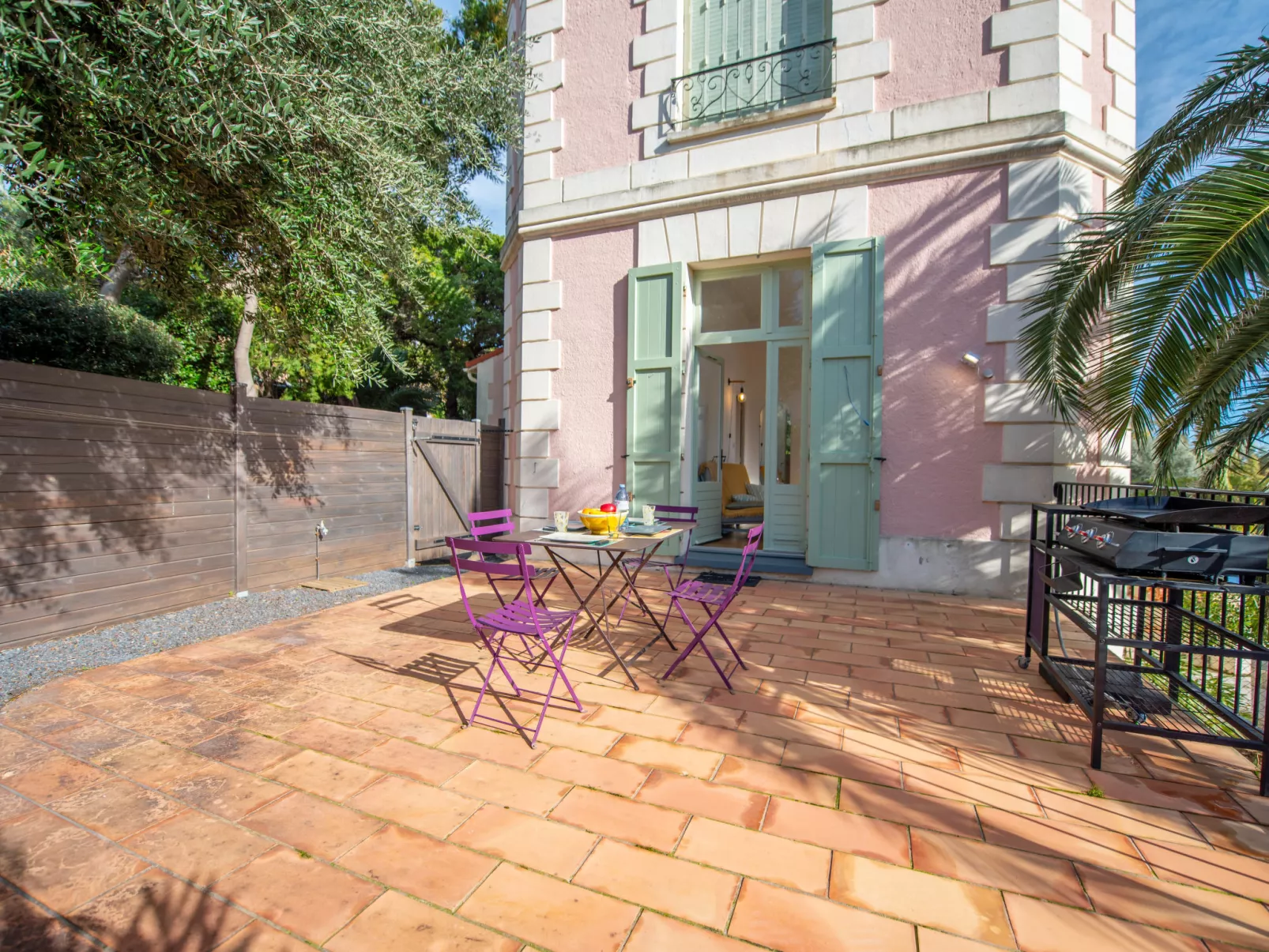 Castel Haussmann - Buiten