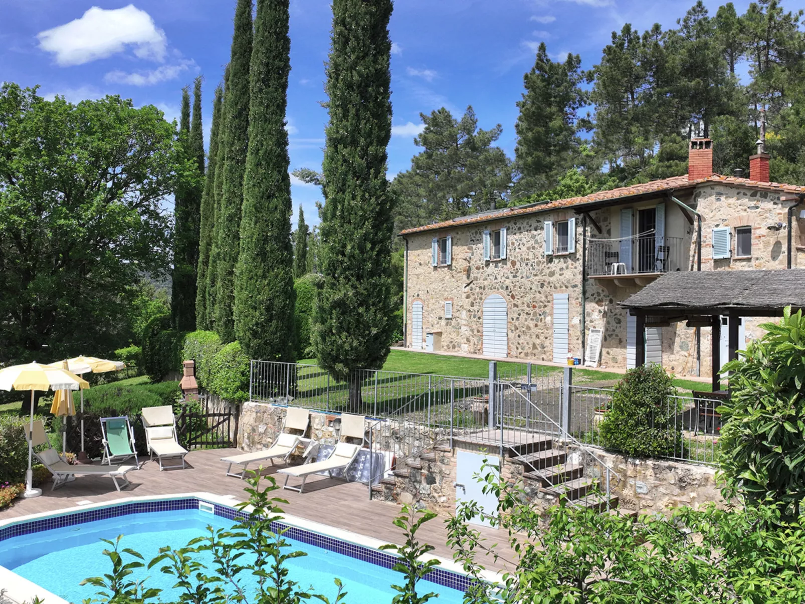 In Montecastelli Pisano mit beheiztem Whirlpool - Buiten