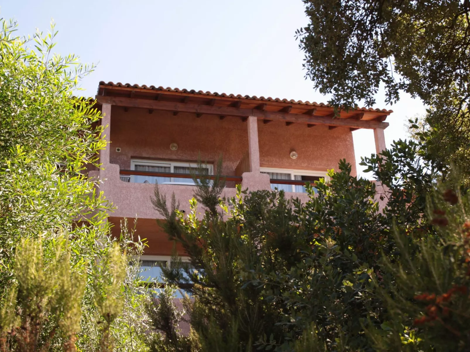 Unterkunft mit Terrasse, Klimaanlage. Schwimmbad - Buiten