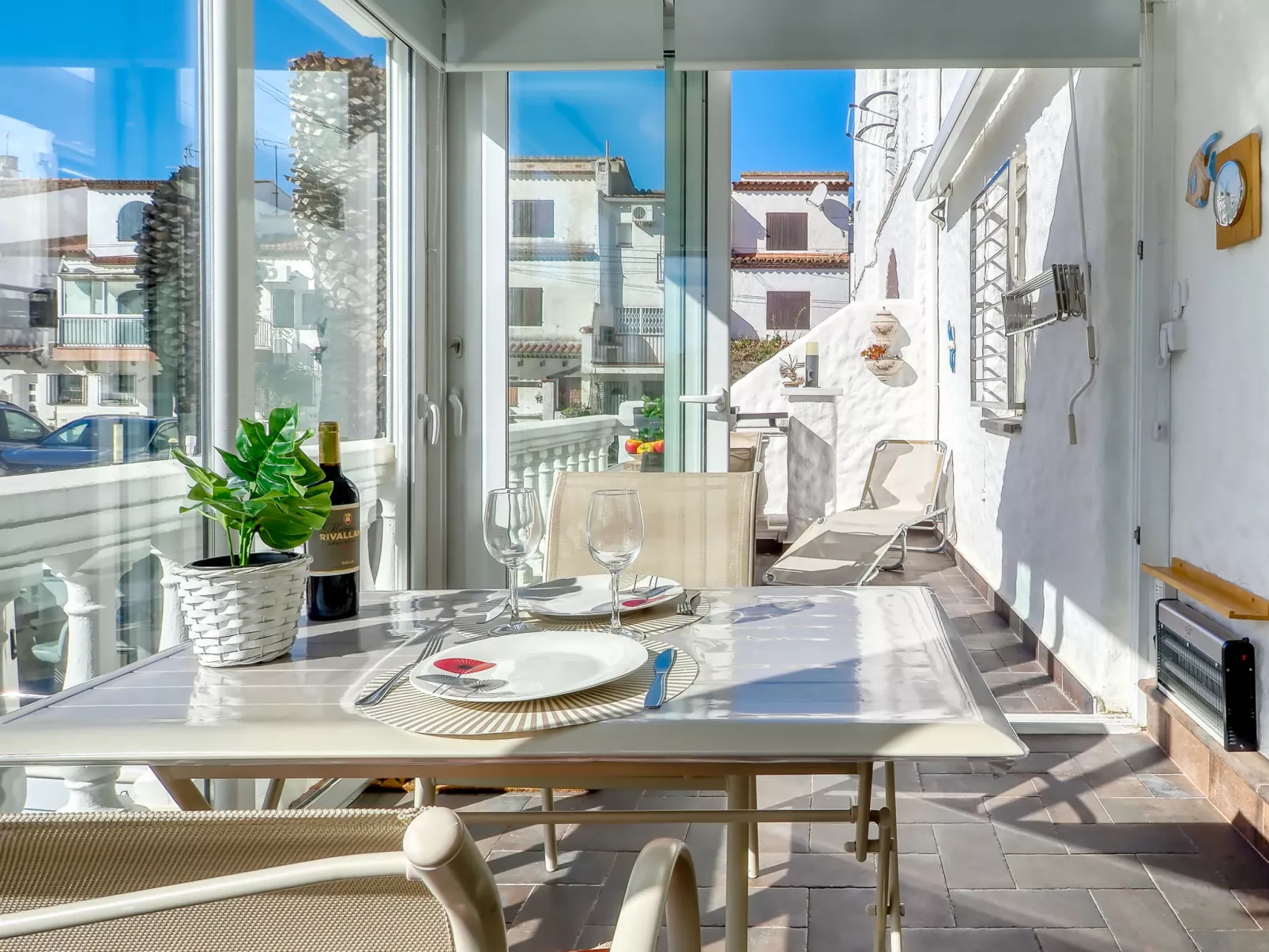 Port Empuries 31-33 - Binnen