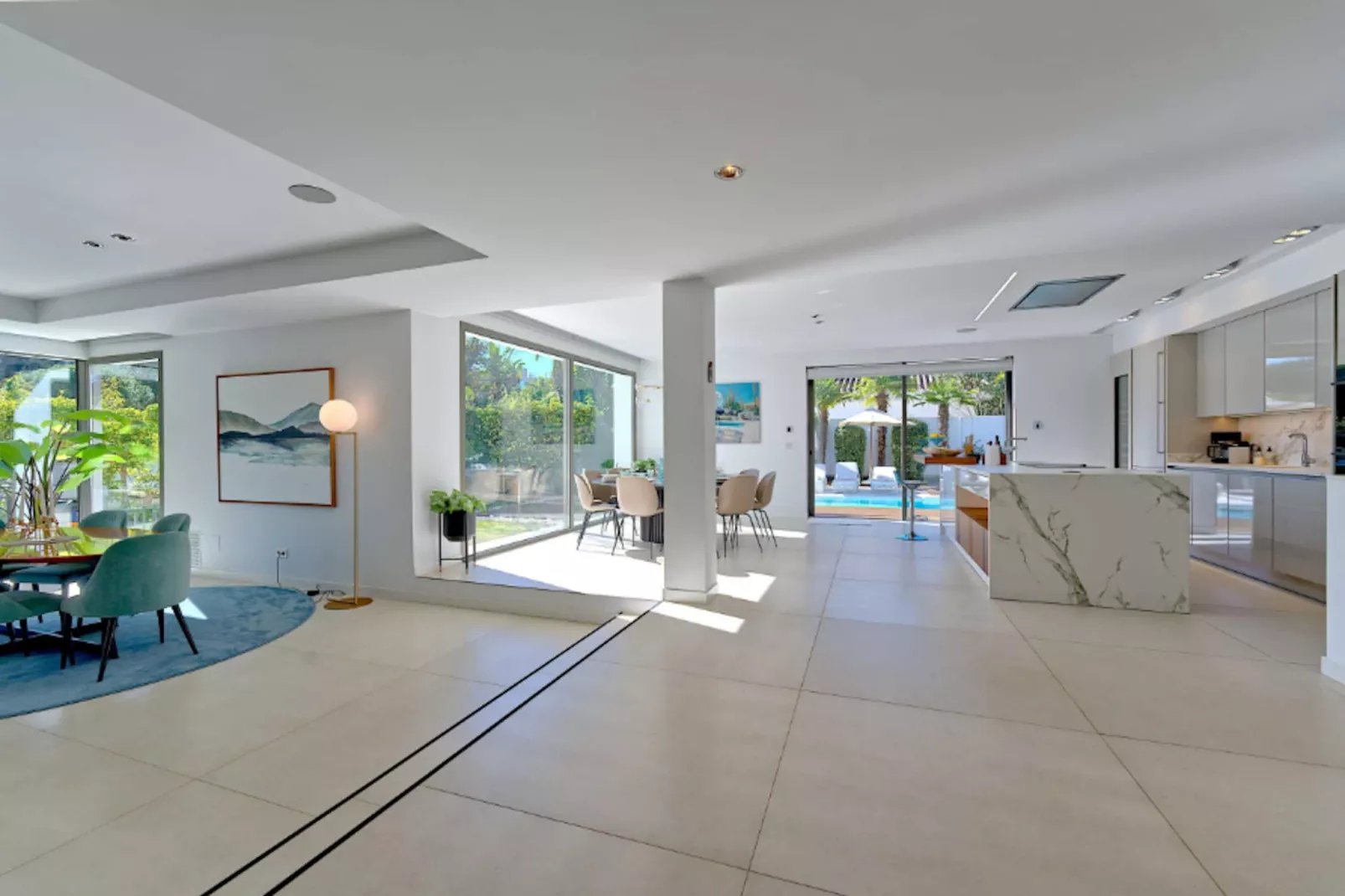 Contemporary & Very Spacious Villa Puerto Banus - Woonkamer