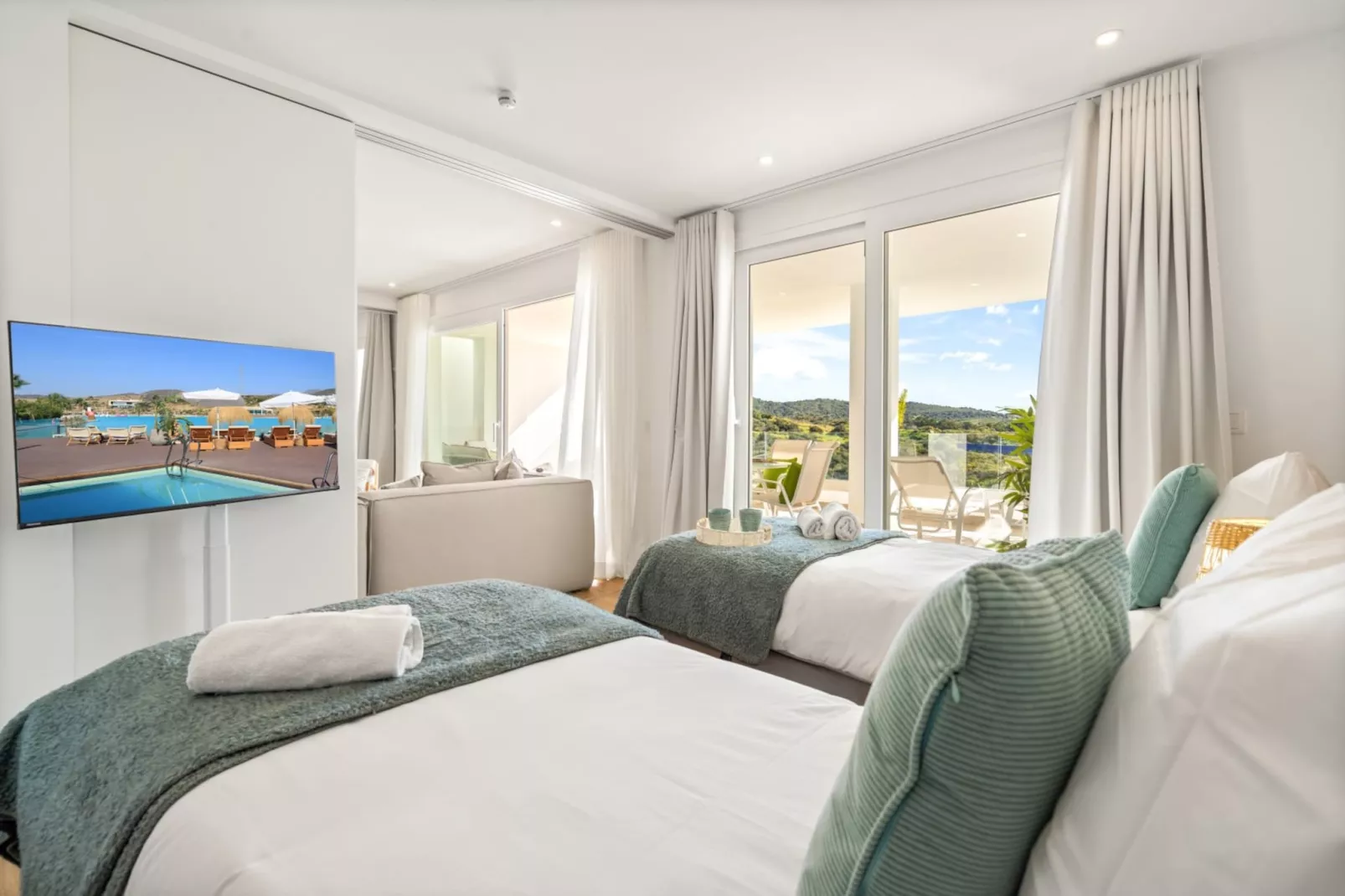 Stylish 2-bed Apartment ALCAZABA LAGOON (2011) - Slaapkamer