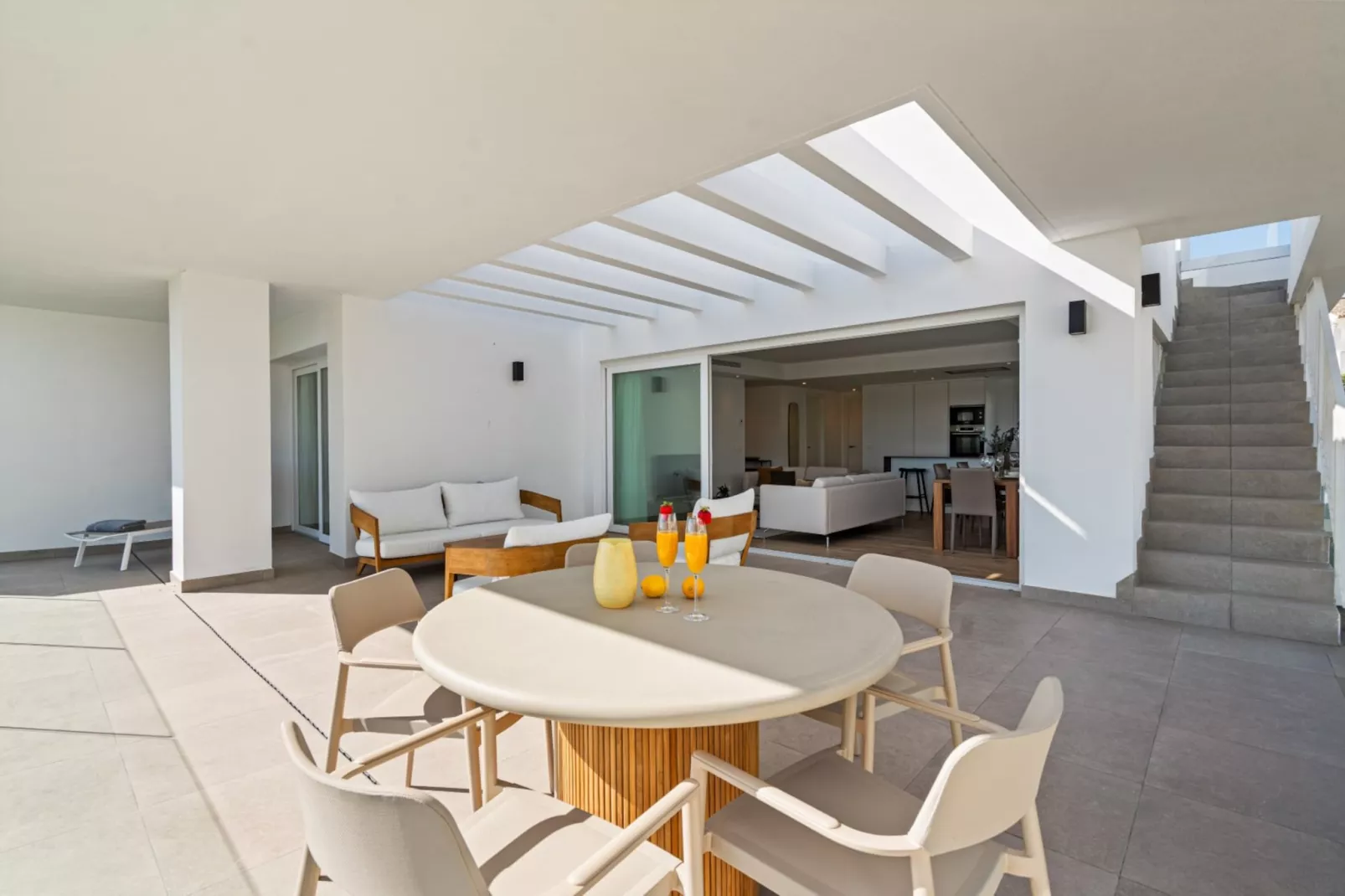 Spacious 2-bed & Solarium ALCAZABA LAGOON (2017) - Eetkamer