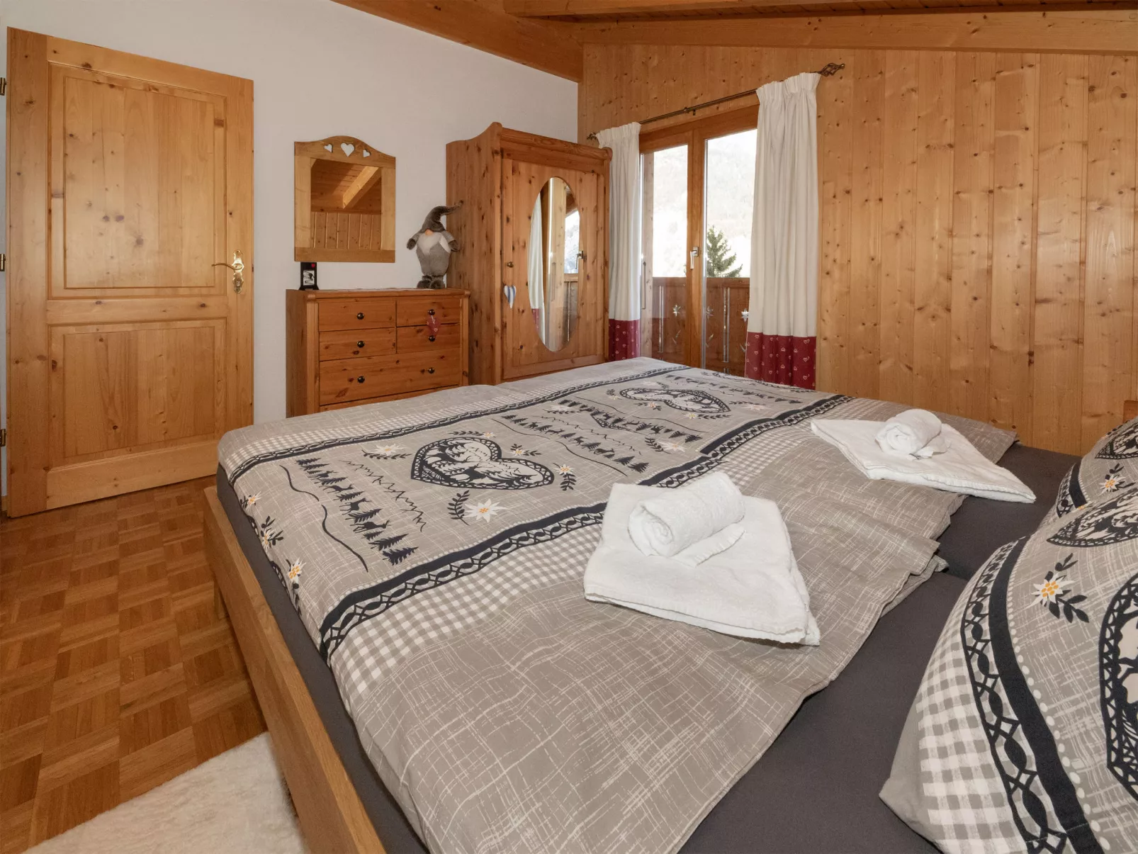 Ecureuil noir - Binnen