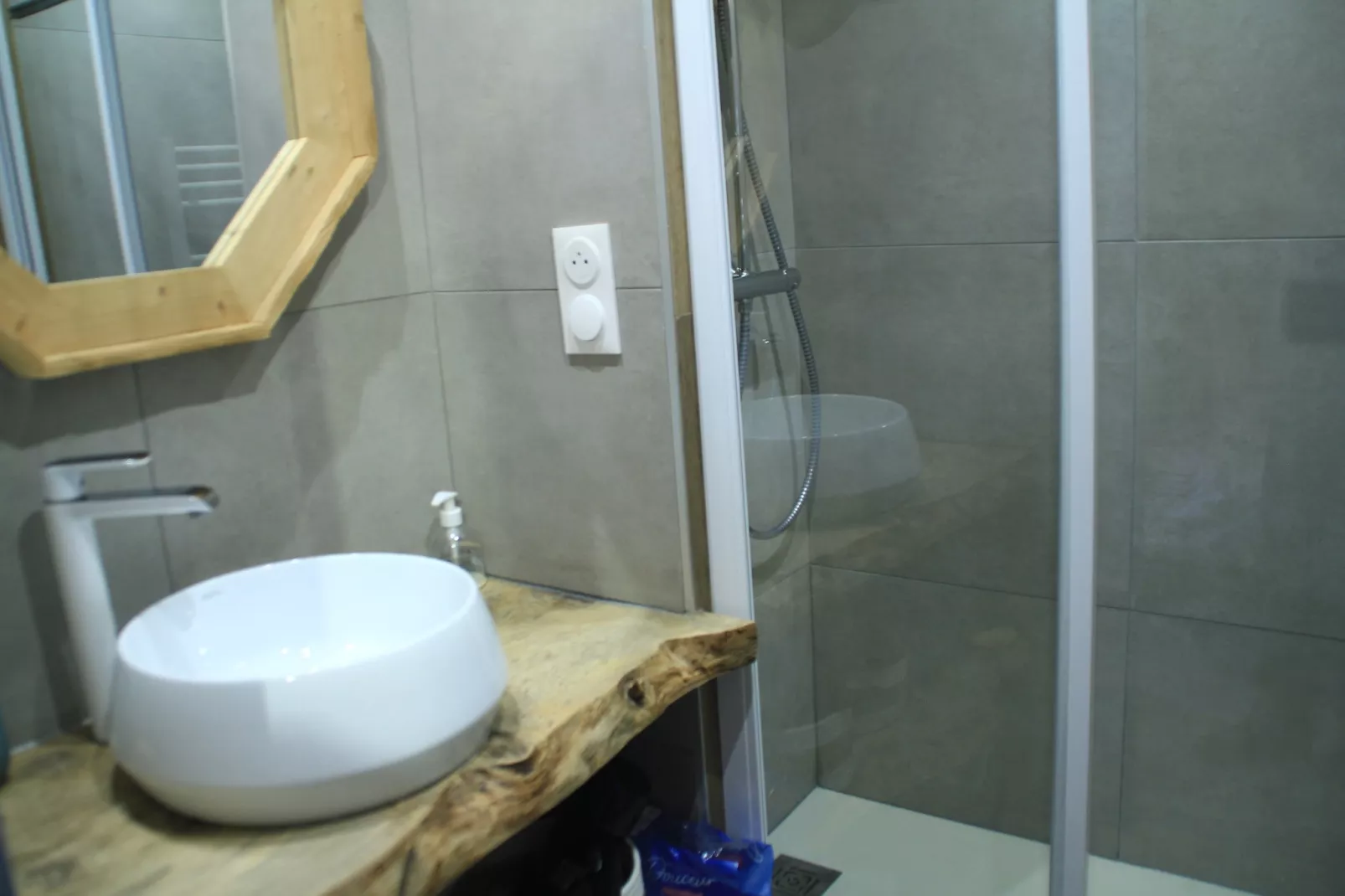 Joran JR6 MOUNTAIN & NATURE 4 Pers. - Badkamer