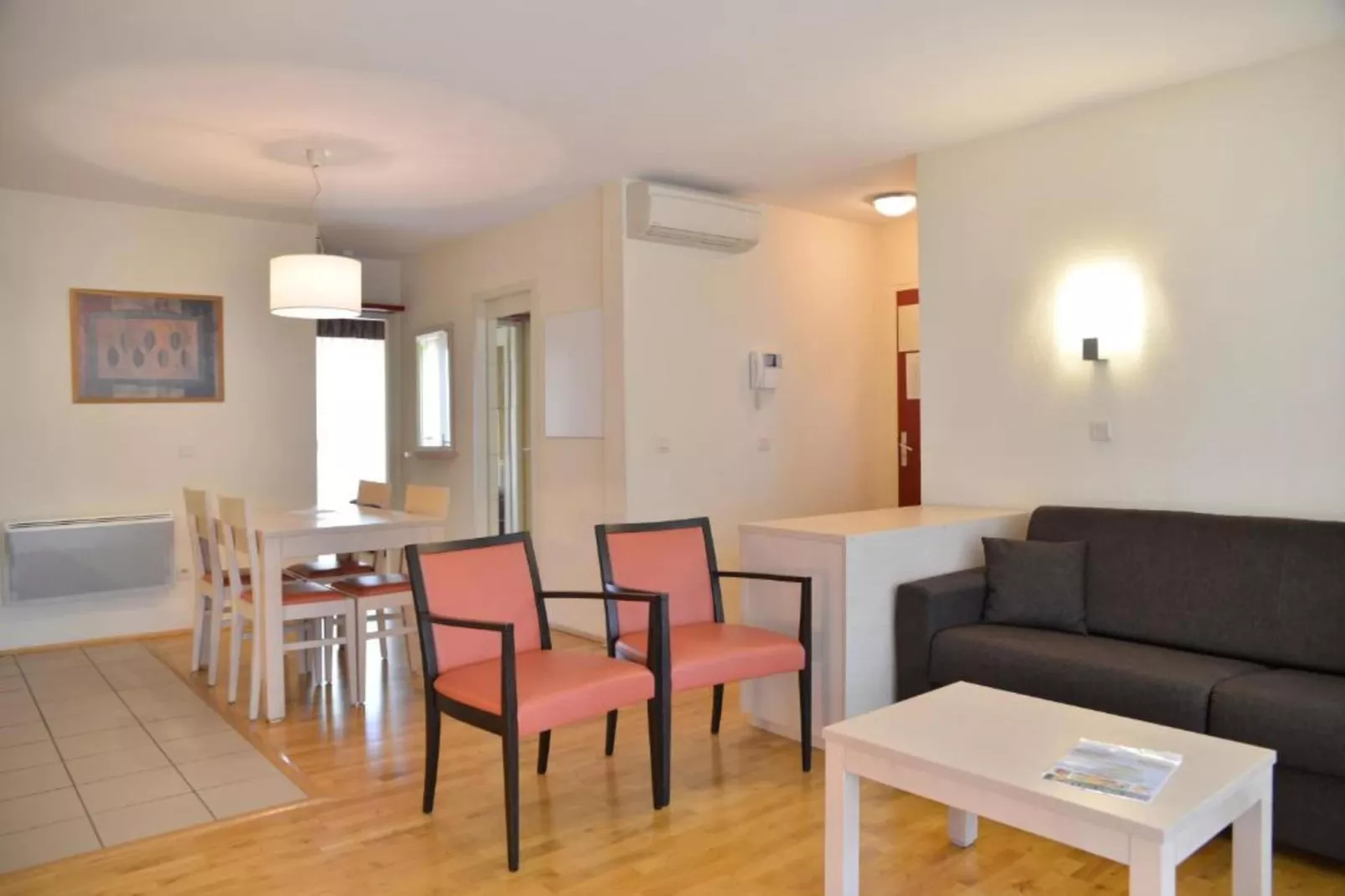 Adonis Divonne-les-Bains T3 - Eetkamer