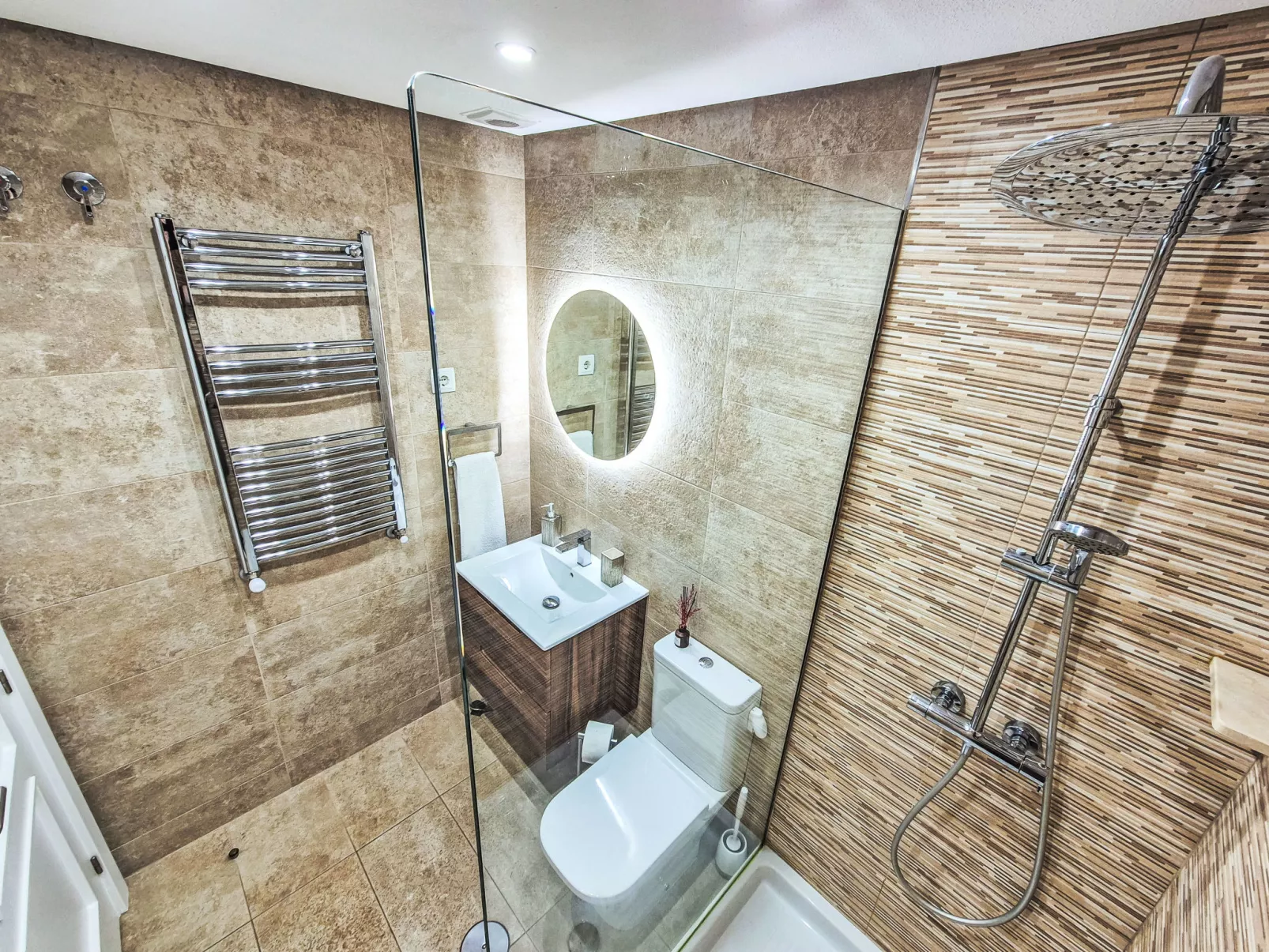 "Casa La Torre" mit Wallbox - Binnen