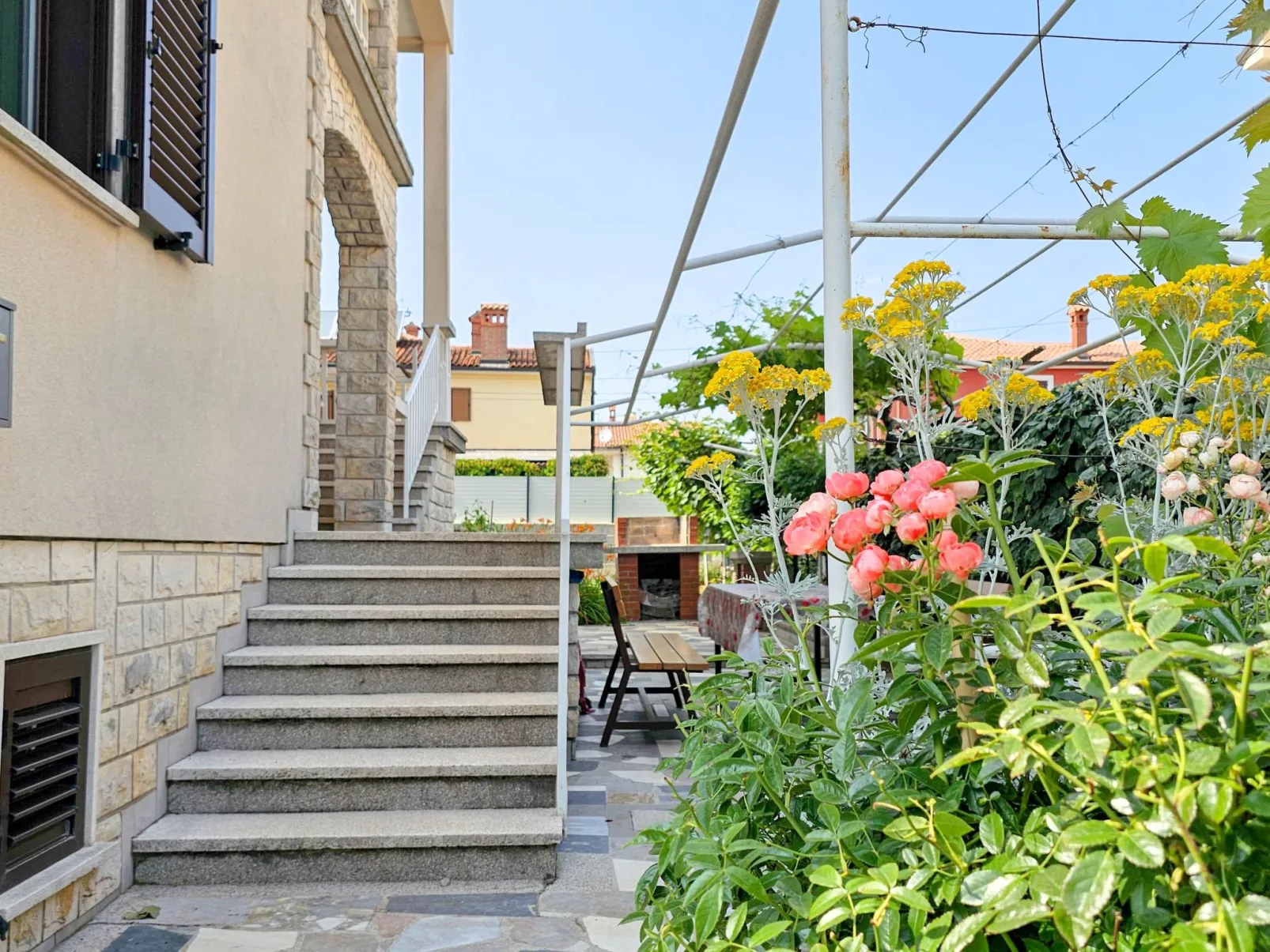 Wohnung "Aurelio" mit Terrasse - Buiten