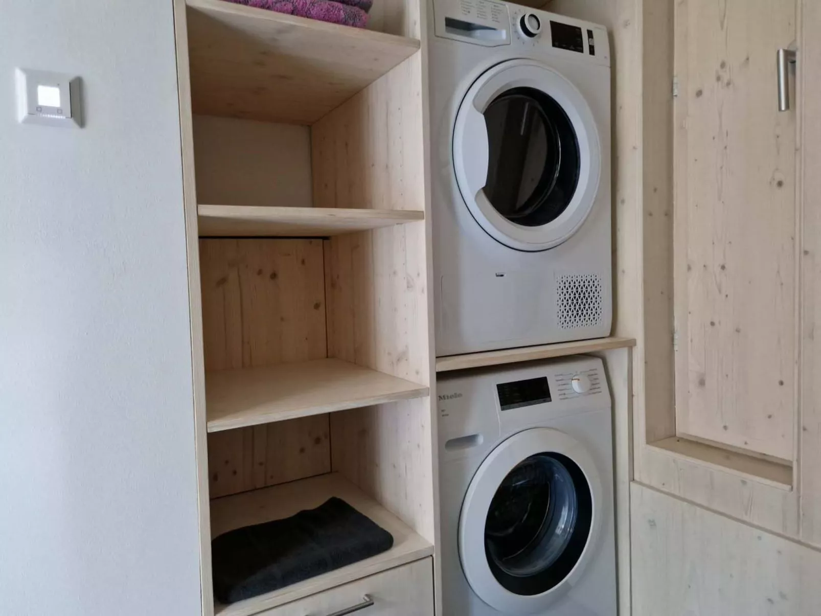 Tinyhaus Adam - Binnen