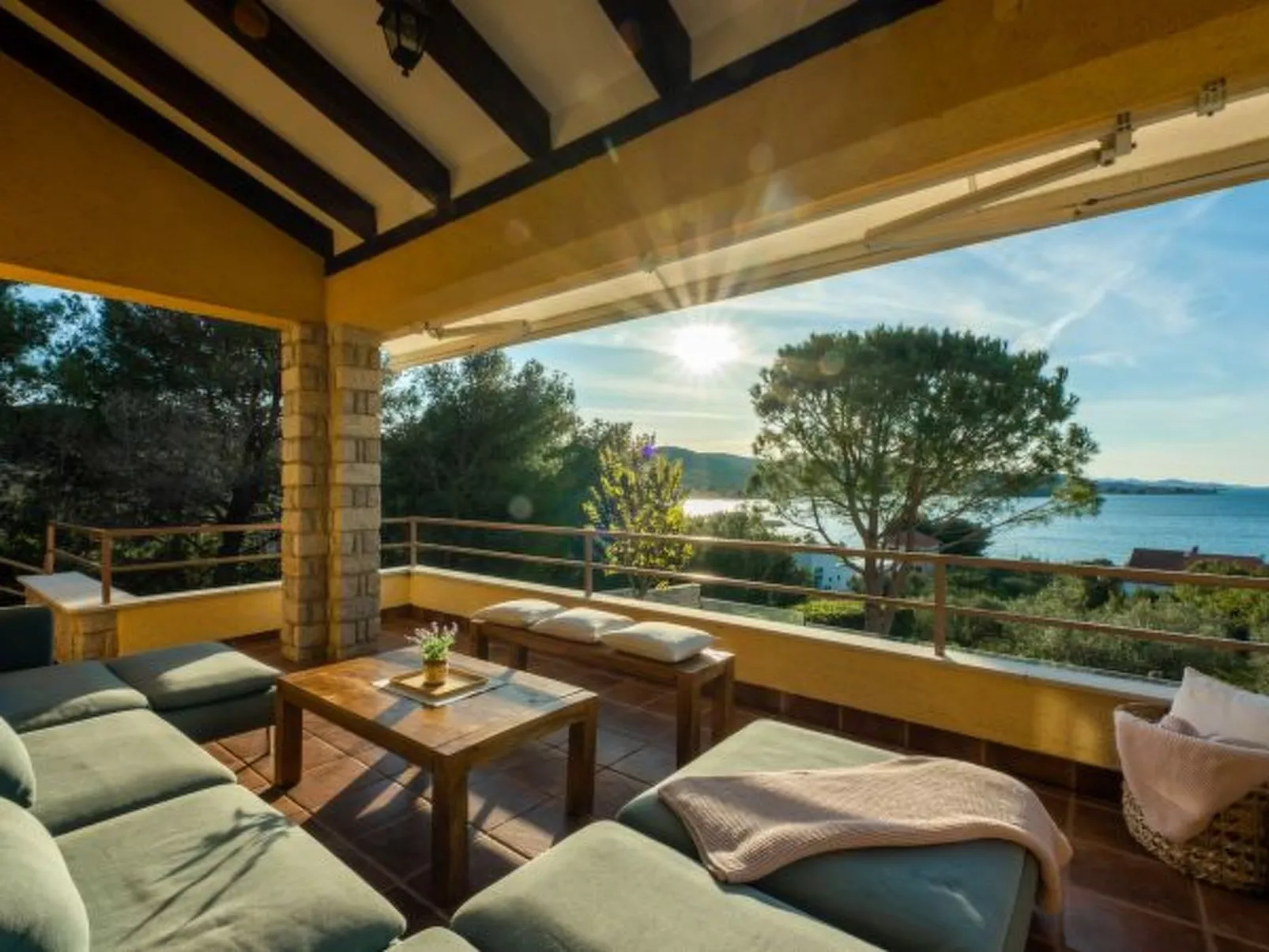 Villa Barotul with pool - Image-tags.info