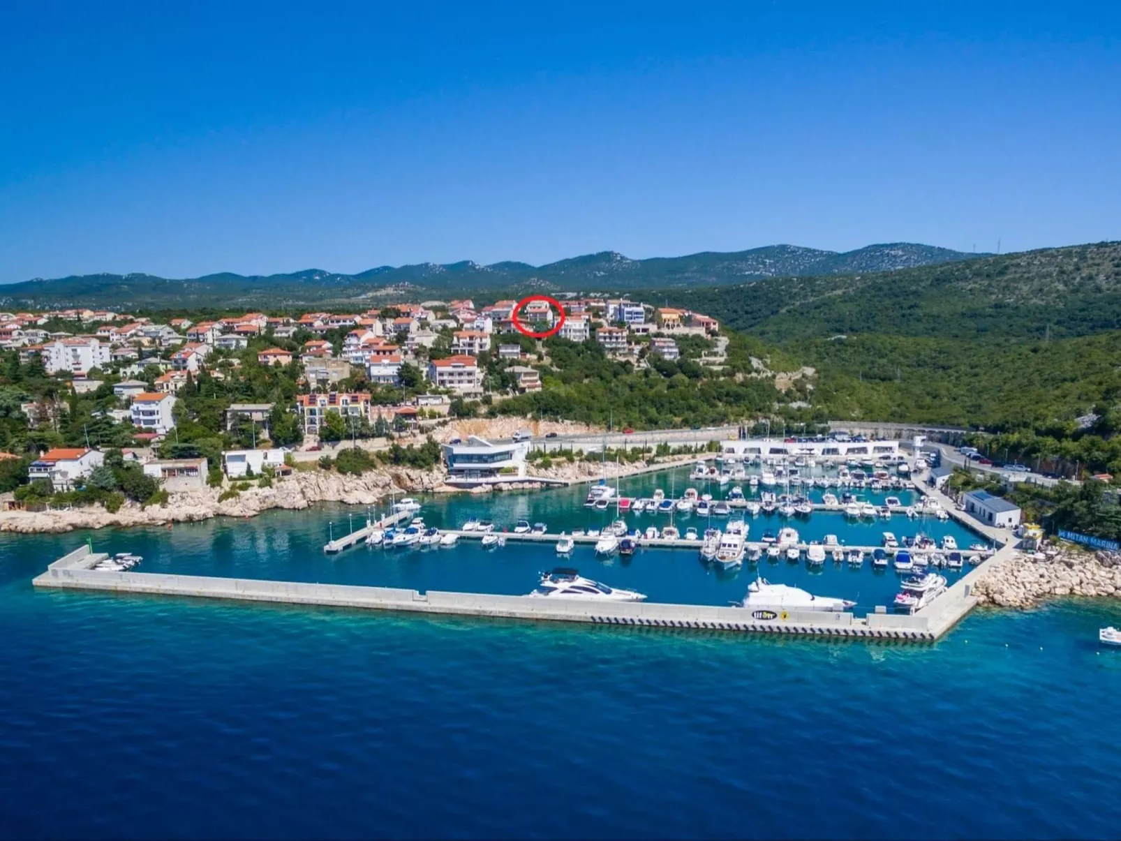 Zimmer für 2-3 Personen mit AC und eigenem Bad - Buiten