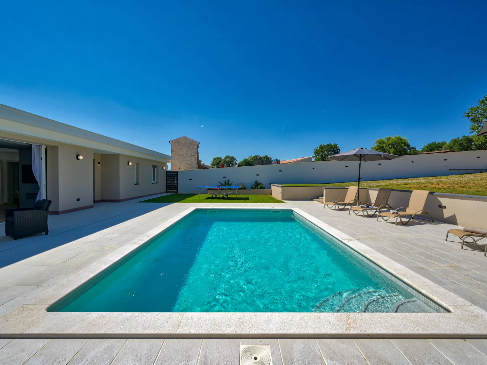 Montevernal - Buiten