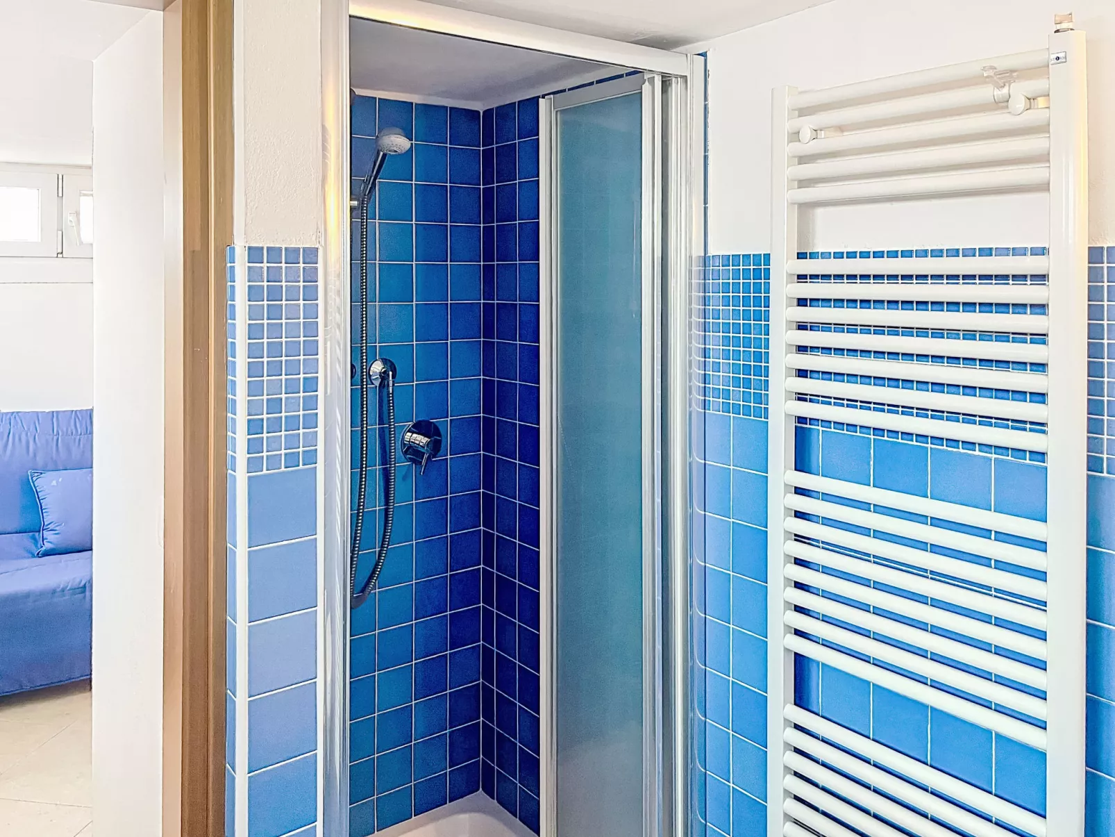 Sona's Lake Home - Binnen