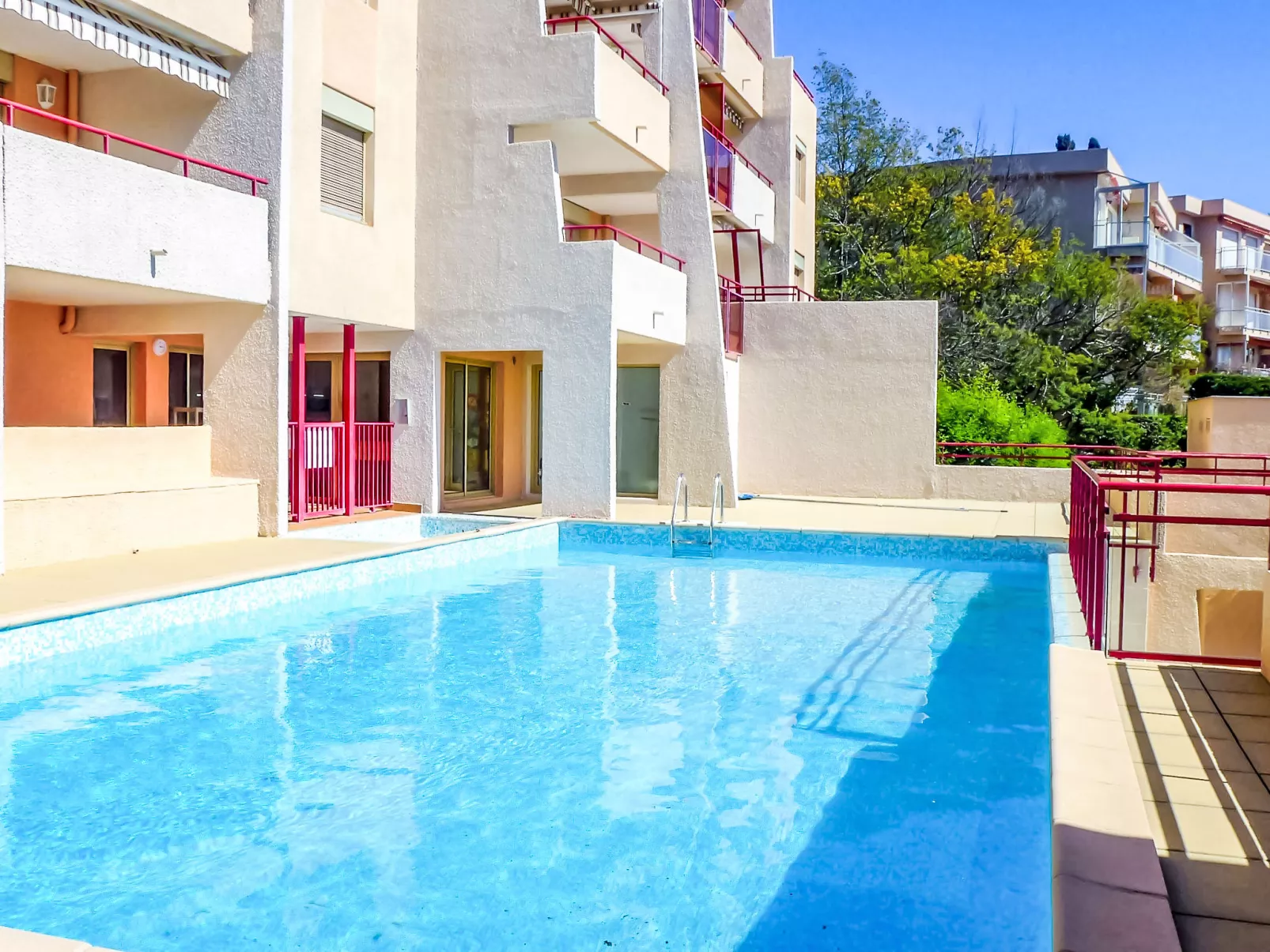 Les Mandariniers - Buiten