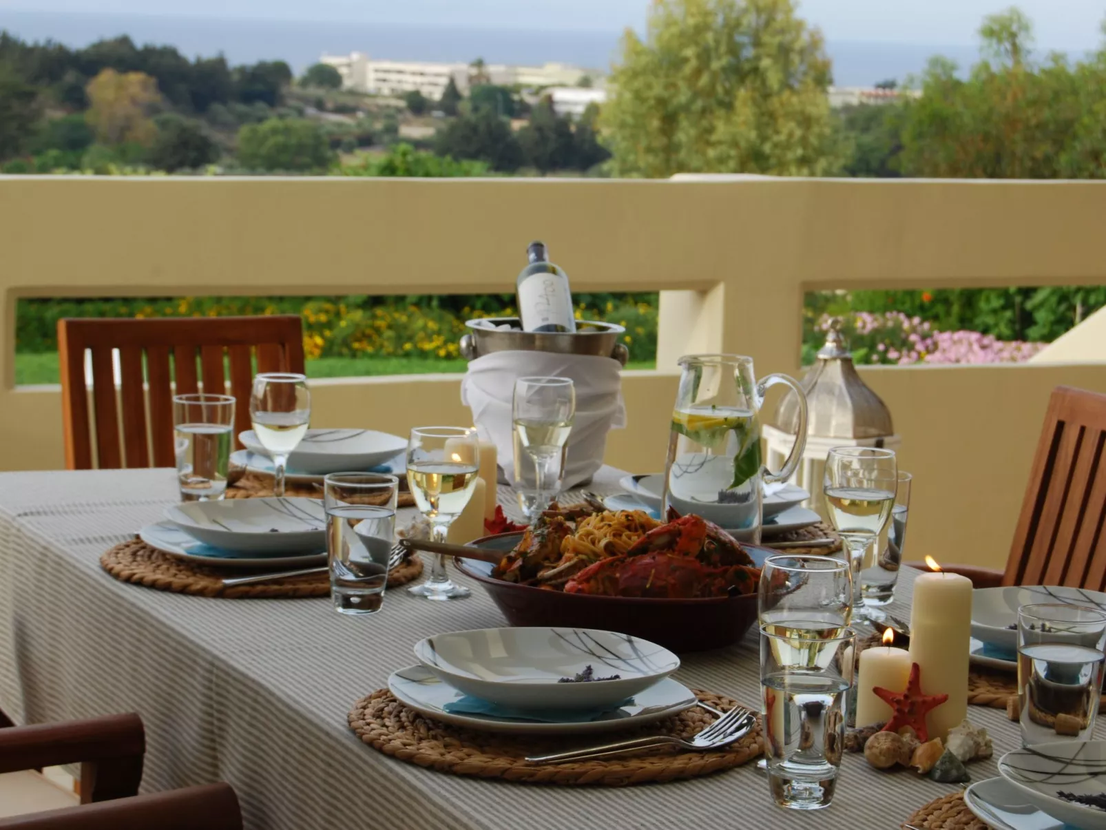 Luxuriöse, geräumige, private Villa mit sechs Schlafzimmern - Buiten