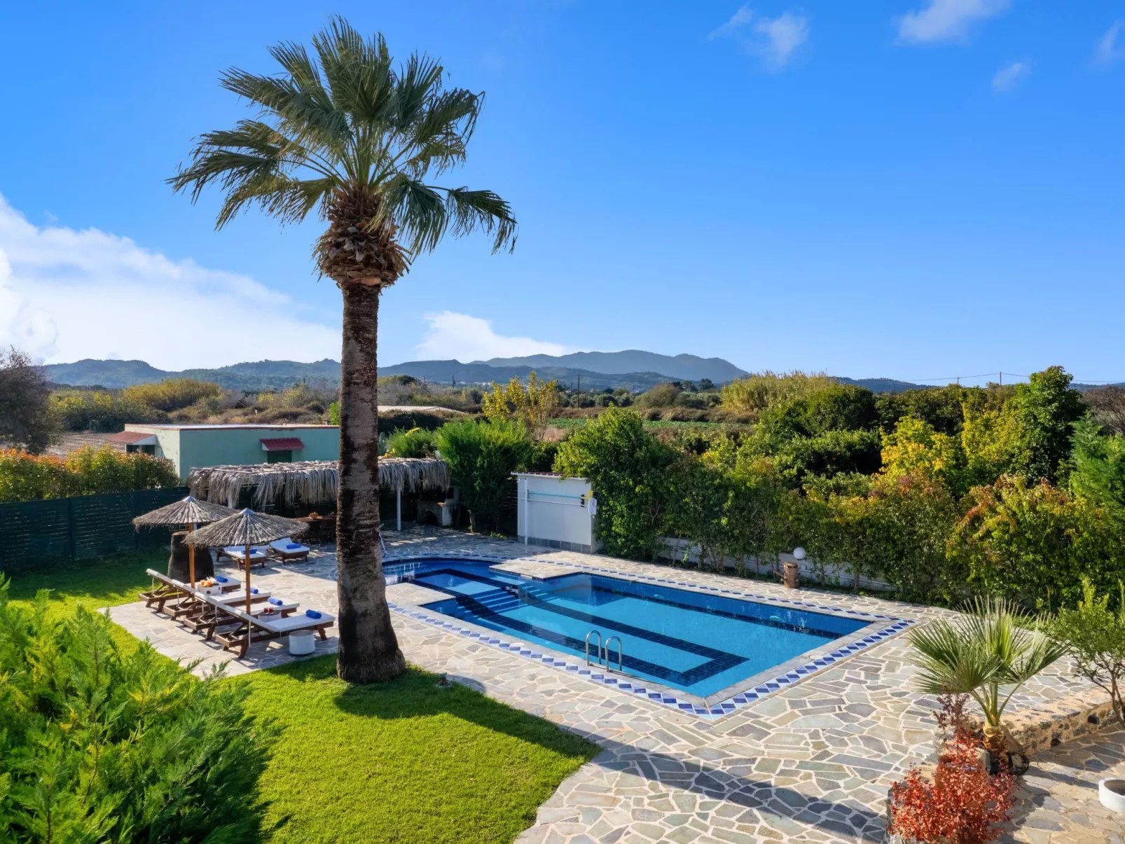 Villa "Villa Palmeras" mit eigenem Garten und Grill - Buiten