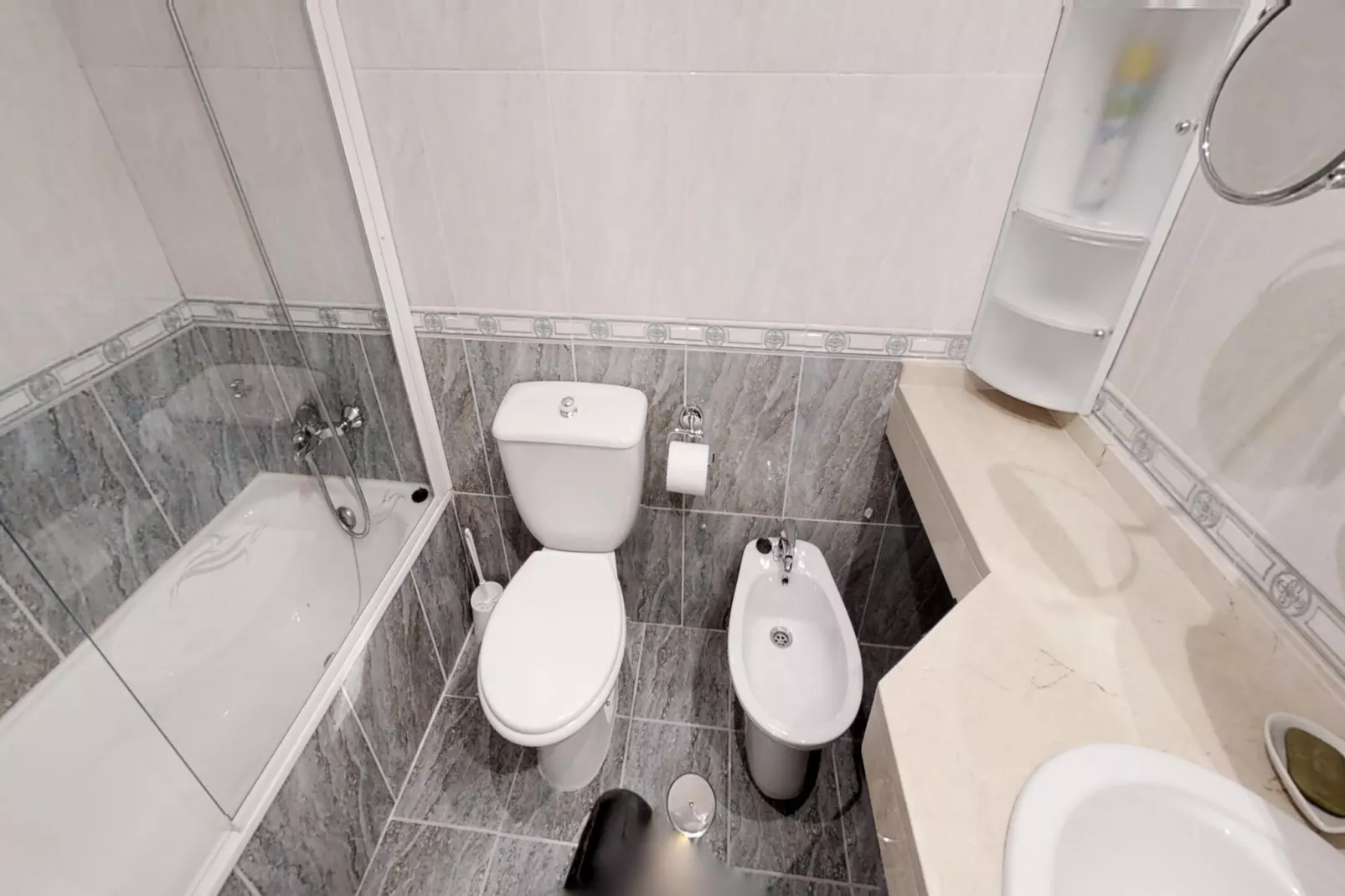 Beachside Family Apartment with Direct Pool Access - Badkamer