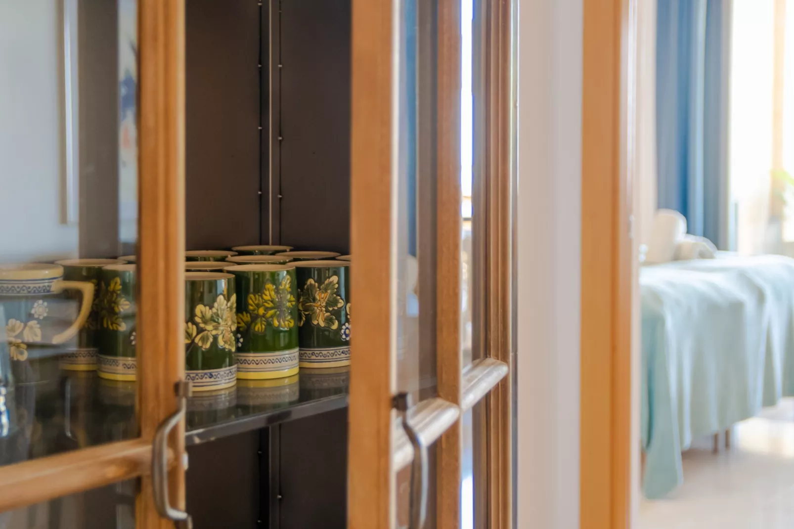 3-Bedroom Apartment with Sea & Mountain Views - Slaapkamer