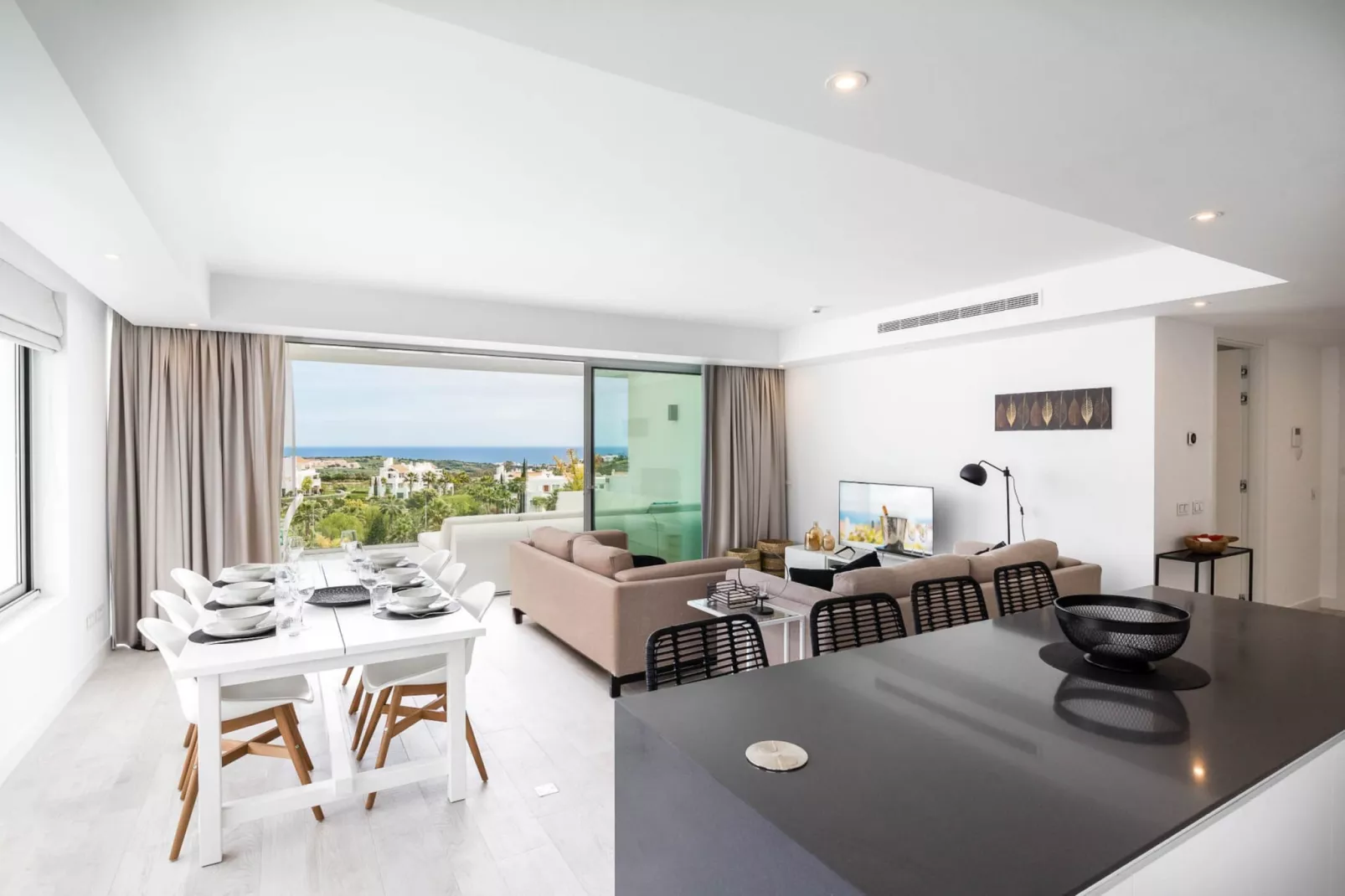 Stylish 3-Bed Apartment | Alcazaba Lagoon 1514 - Woonkamer